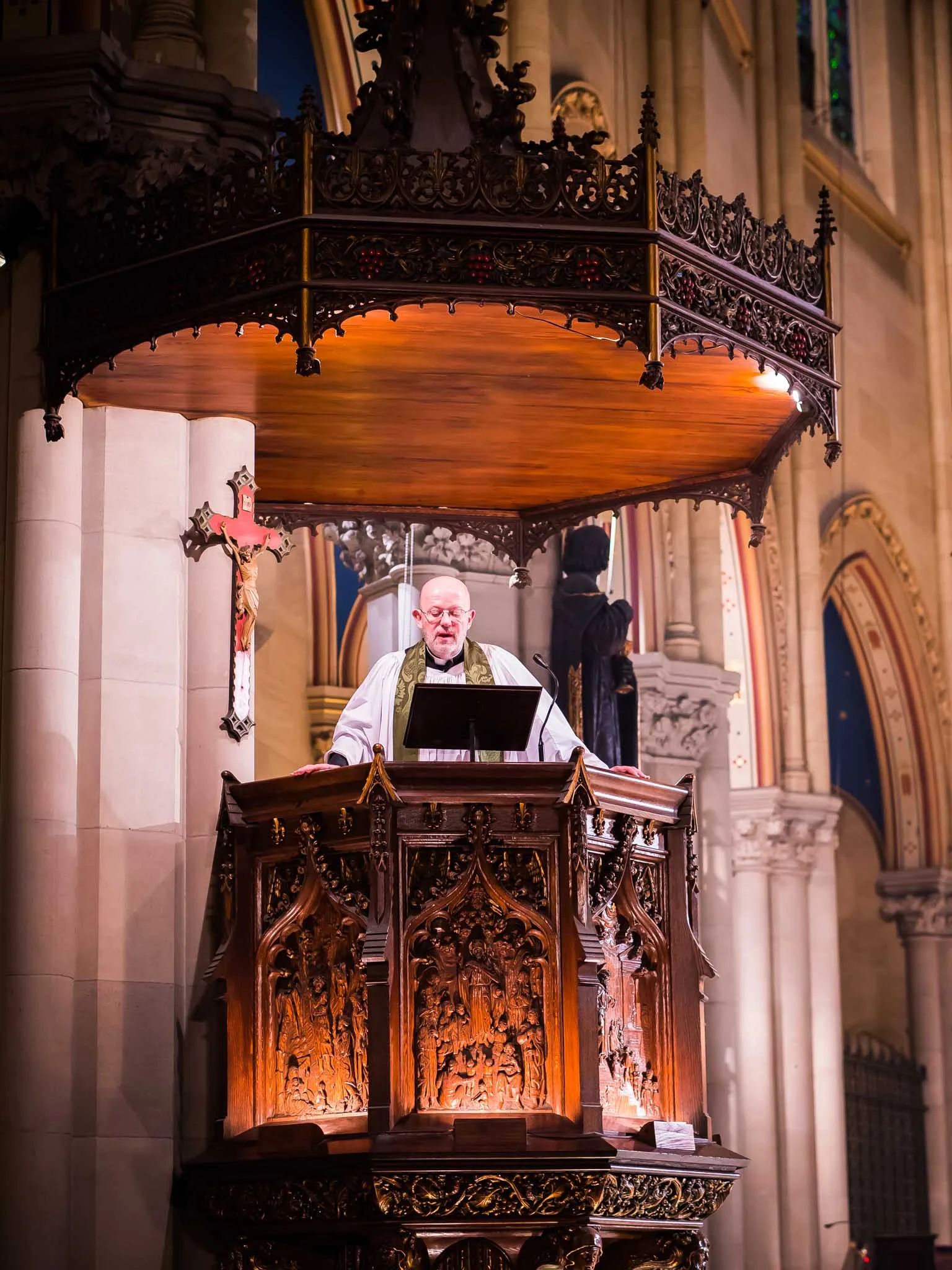 Father Smith was preacher for the Solemn Mass. Photo by Ricardo Gomez 