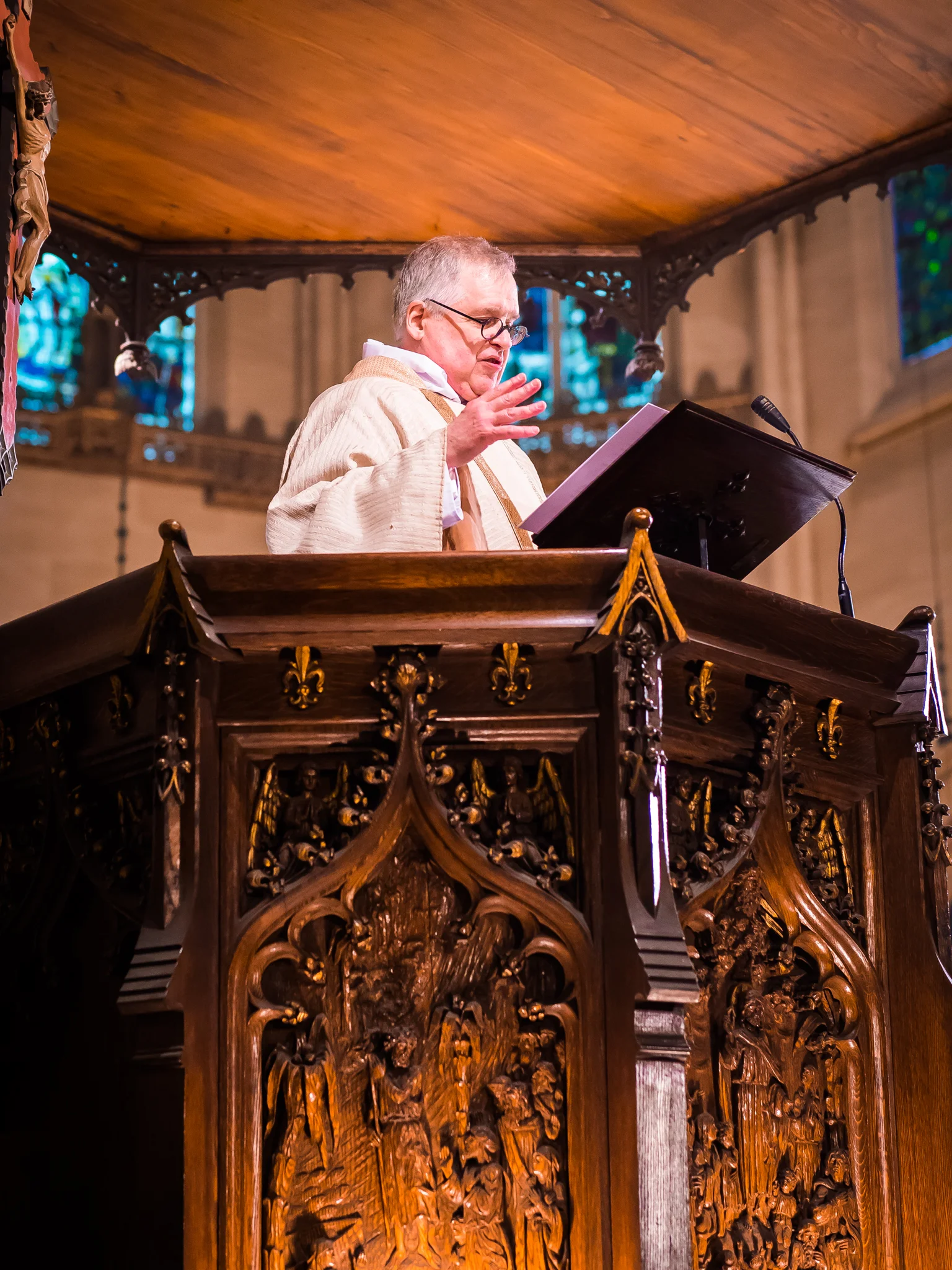 Father Park Bodie was celebrant and preacher for the Solemn Mass on the Third Sunday of Easter. Photo by Ricardo Gomez