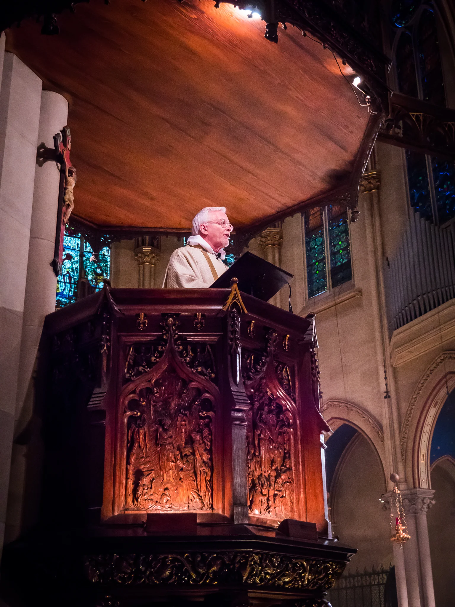 Father Jim Pace was celebrant and preacher at the Solemn Mass. Photo by Ricardo Gomez