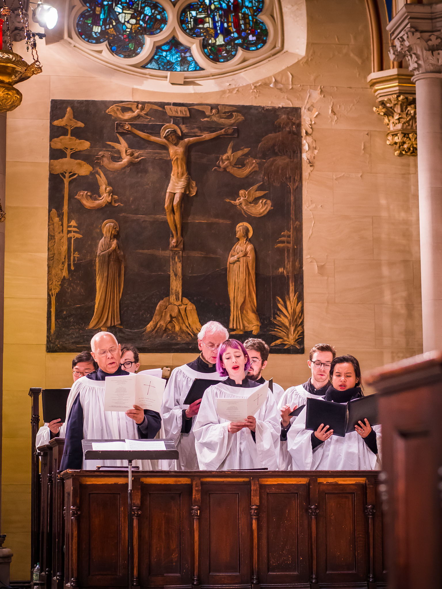   Dr. David Hurd with the Saint Mary’s choir  Photo by Ricardo Gomez 