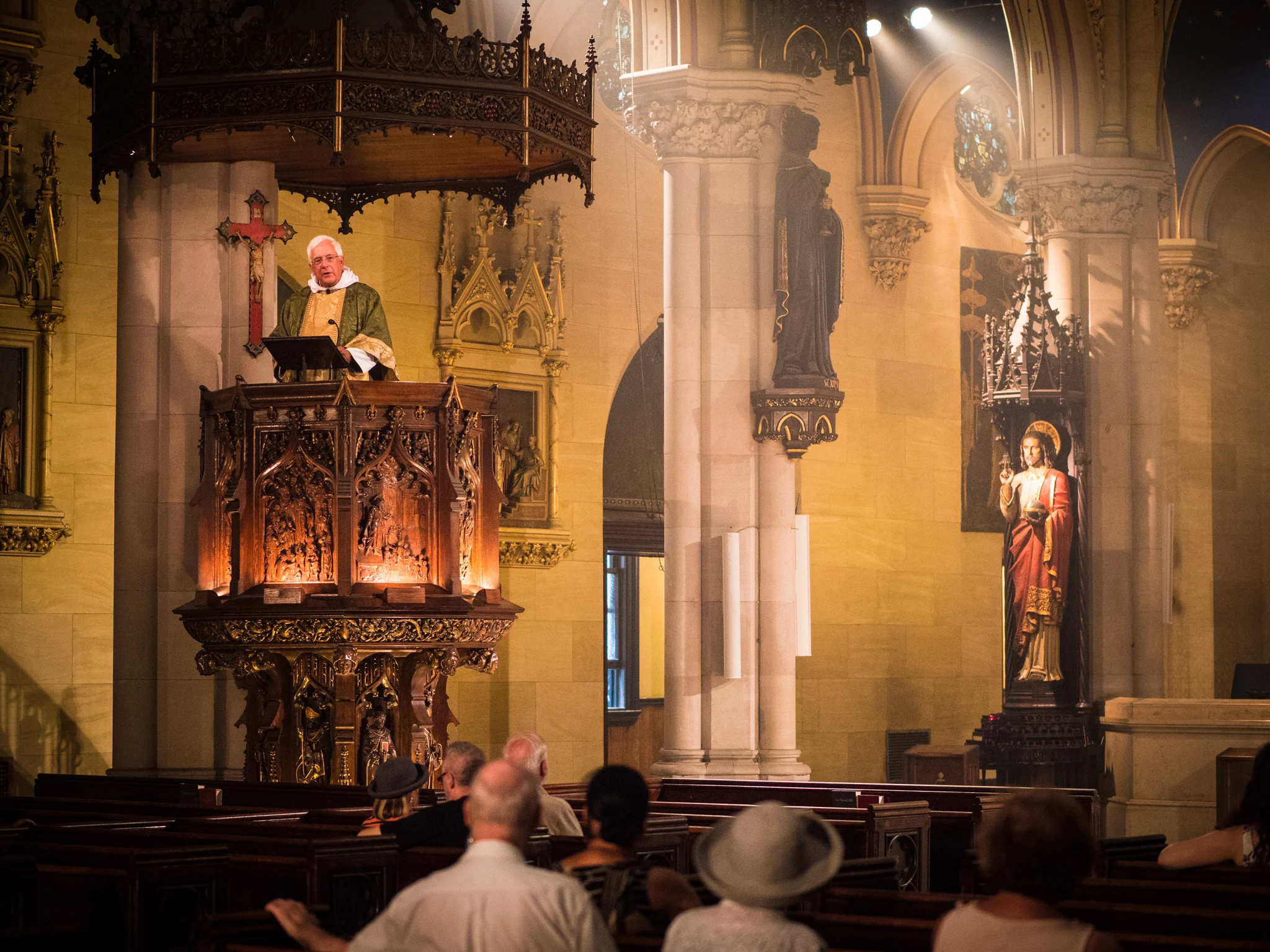 Father Pete Powell was celebrant and preacher for the Solemn Mass on Sunday, July 29, 2018. Photo by Ricardo Gomez