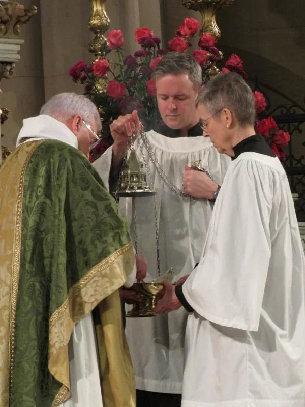 The thurible is charged as the choir sings Gloria in excelsis . The Mass ordinary was Missa il suffit by di Lasso ( c. 1530-1594). Photo by Damien Joseph SSF