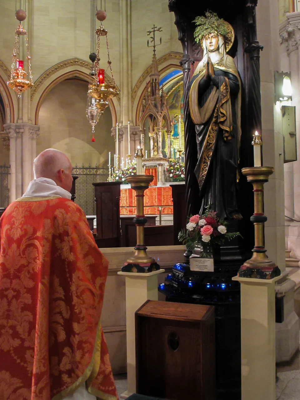 The Eastertide Angelus, Regina Coeli, is prayed before the Holy Eucharist begins. Photo: MaryJane Boland