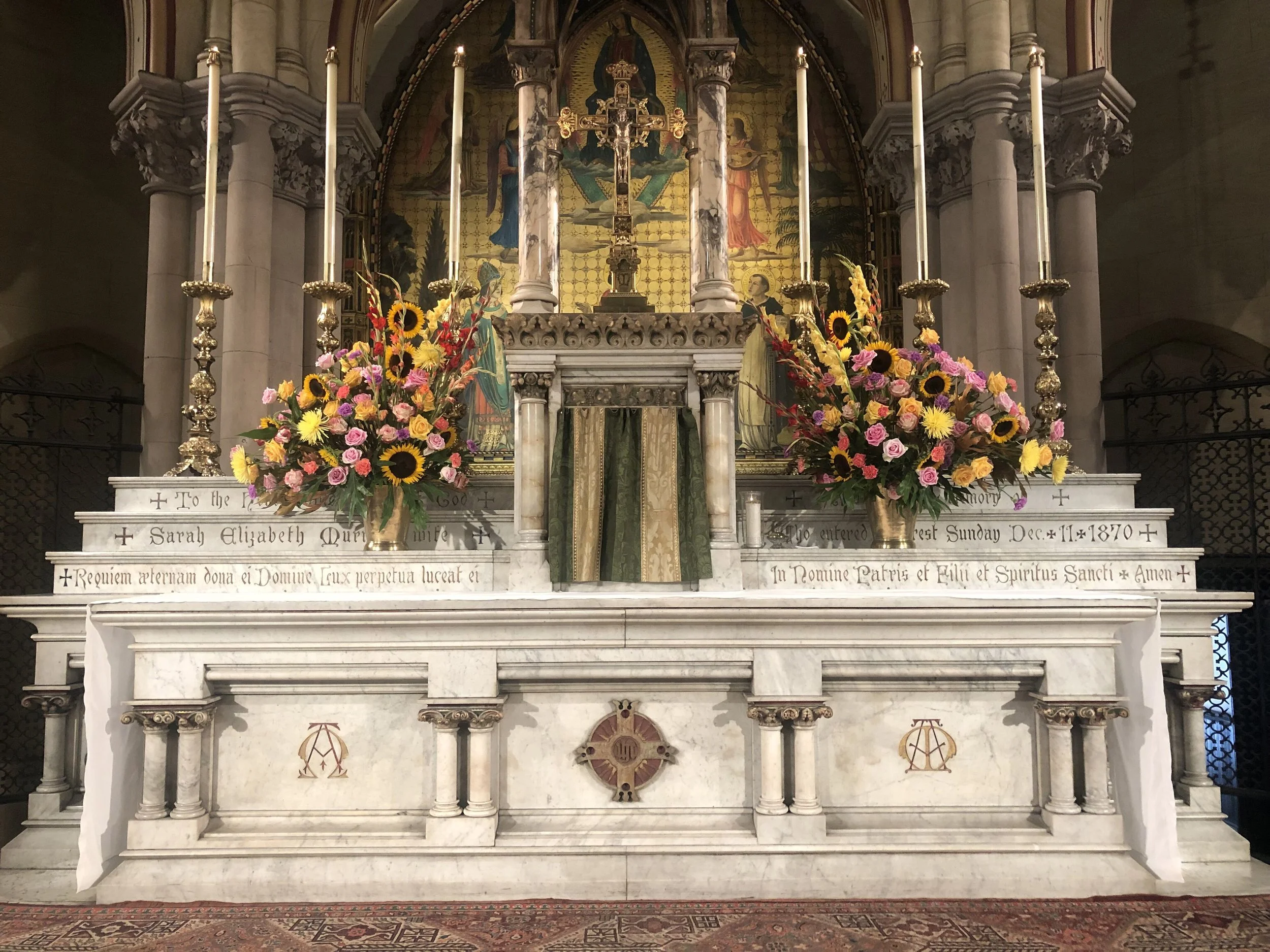 The flowers on the altar and in the church were given by Karl Fielding in memory of John Fielding, Margaret Fielding, and Sabrina Ann Mills. The arrangements were designed by Dexter Baksh. Photo: Brendon Hunter