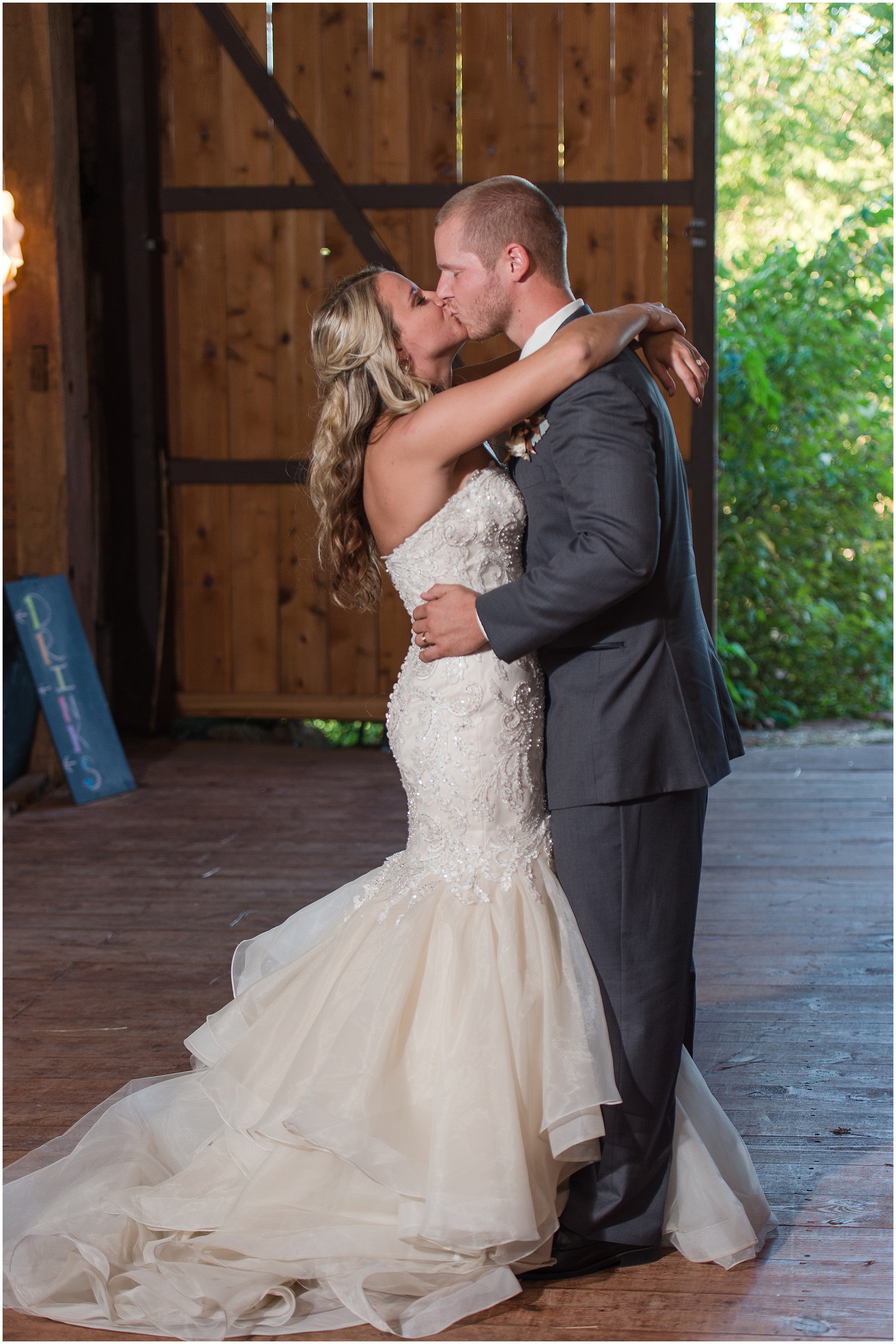 Hannah Leigh Photography Blue Hound Farm Wedding_1740.jpg