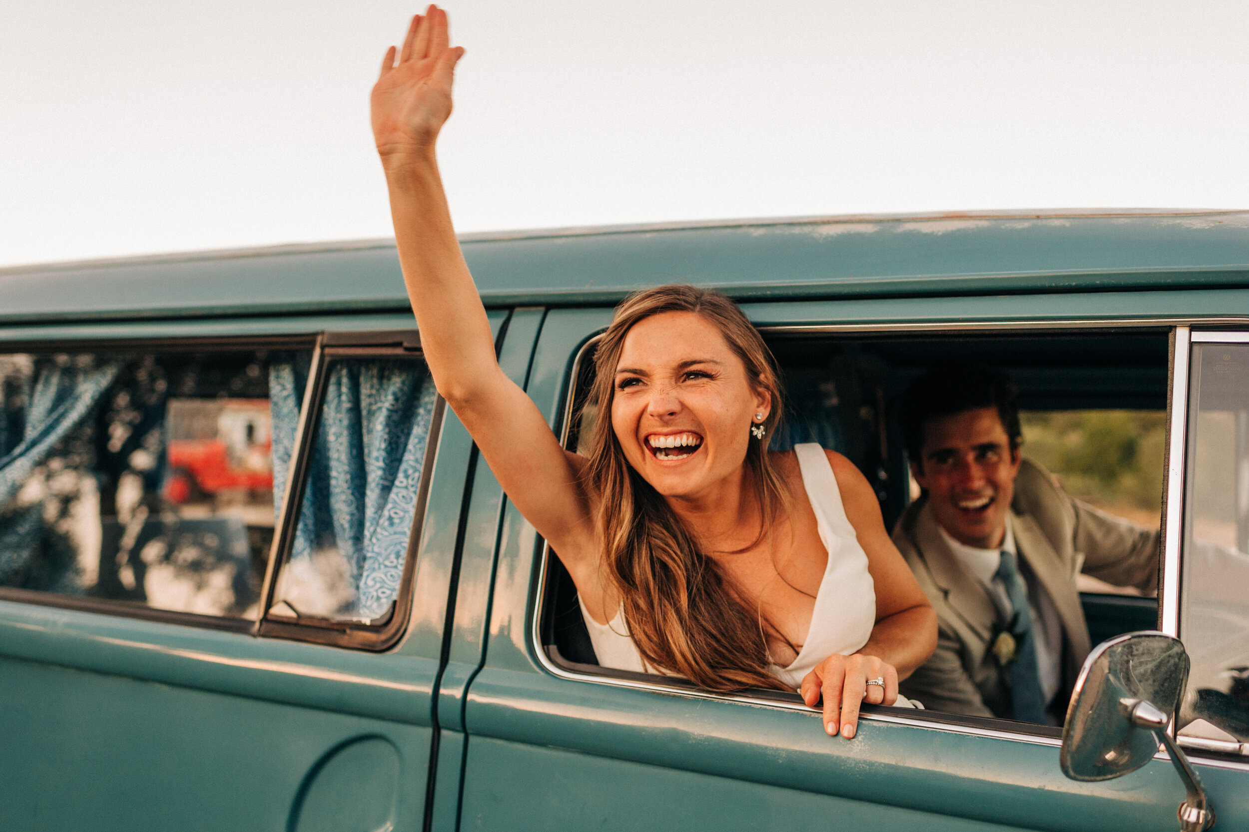 Online Delivery and Prints Within eight weeks of your wedding day, your wedding photos will be delivered via an online gallery. Wondering how to share your photos with friends and family? You and your family can order professional quality prints