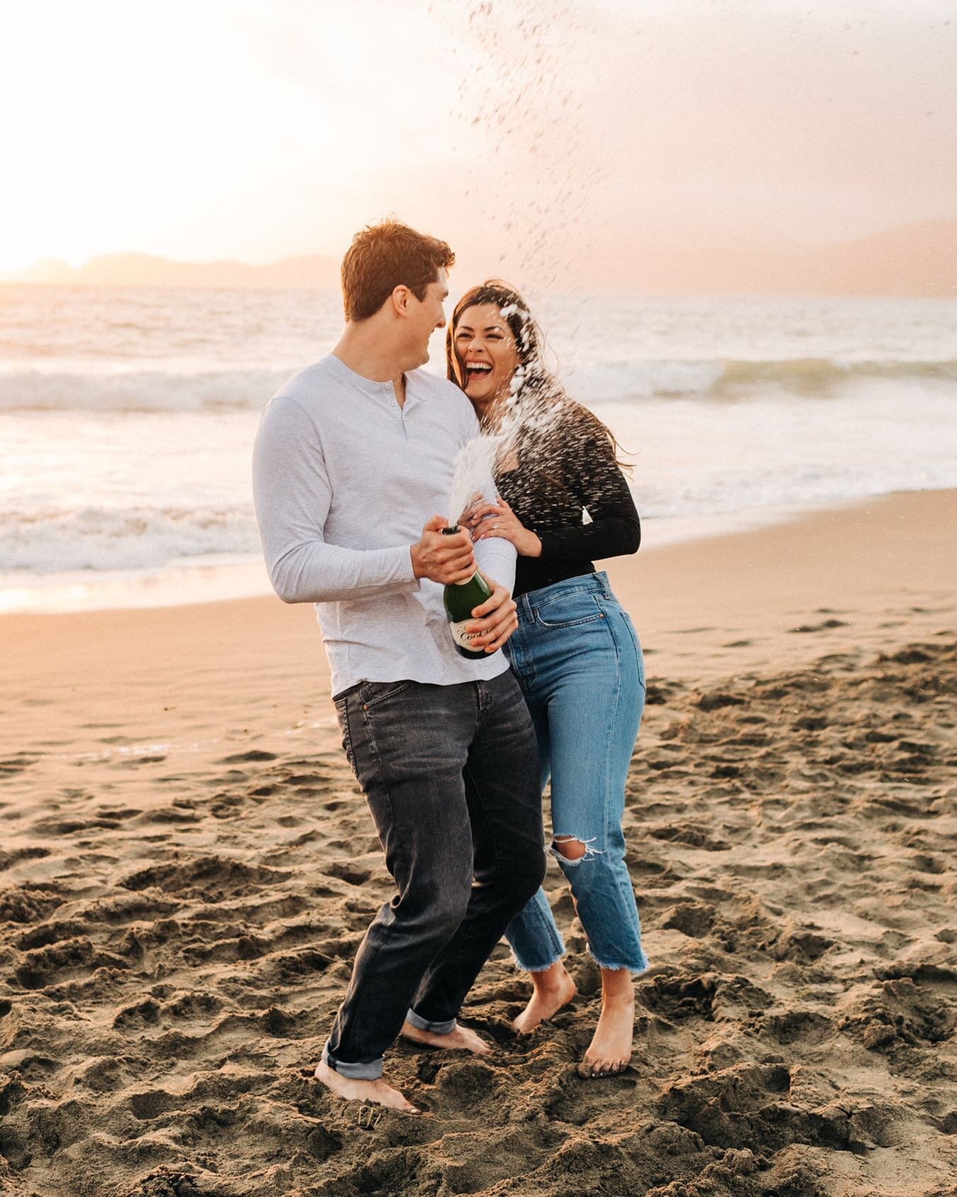 Always smelling like champagne 20 minutes into the job 🍾🥂
⠀⠀⠀⠀⠀⠀⠀⠀⠀
One of my favorite props for engagement shoots is champagne. What better way to celebrate ❤️💍 and capture the pure bliss; also who can resist a bit of bubbly 😍