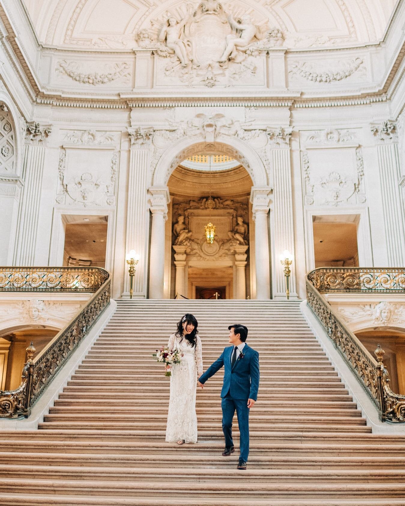 Pro tip 👉🏻 Schedule your city hall civil ceremony for early in the day, Mon-Wed! 
We'll have better opportunities to get that epic staircase shot without dozens of people walking through 🙌🏻🤩