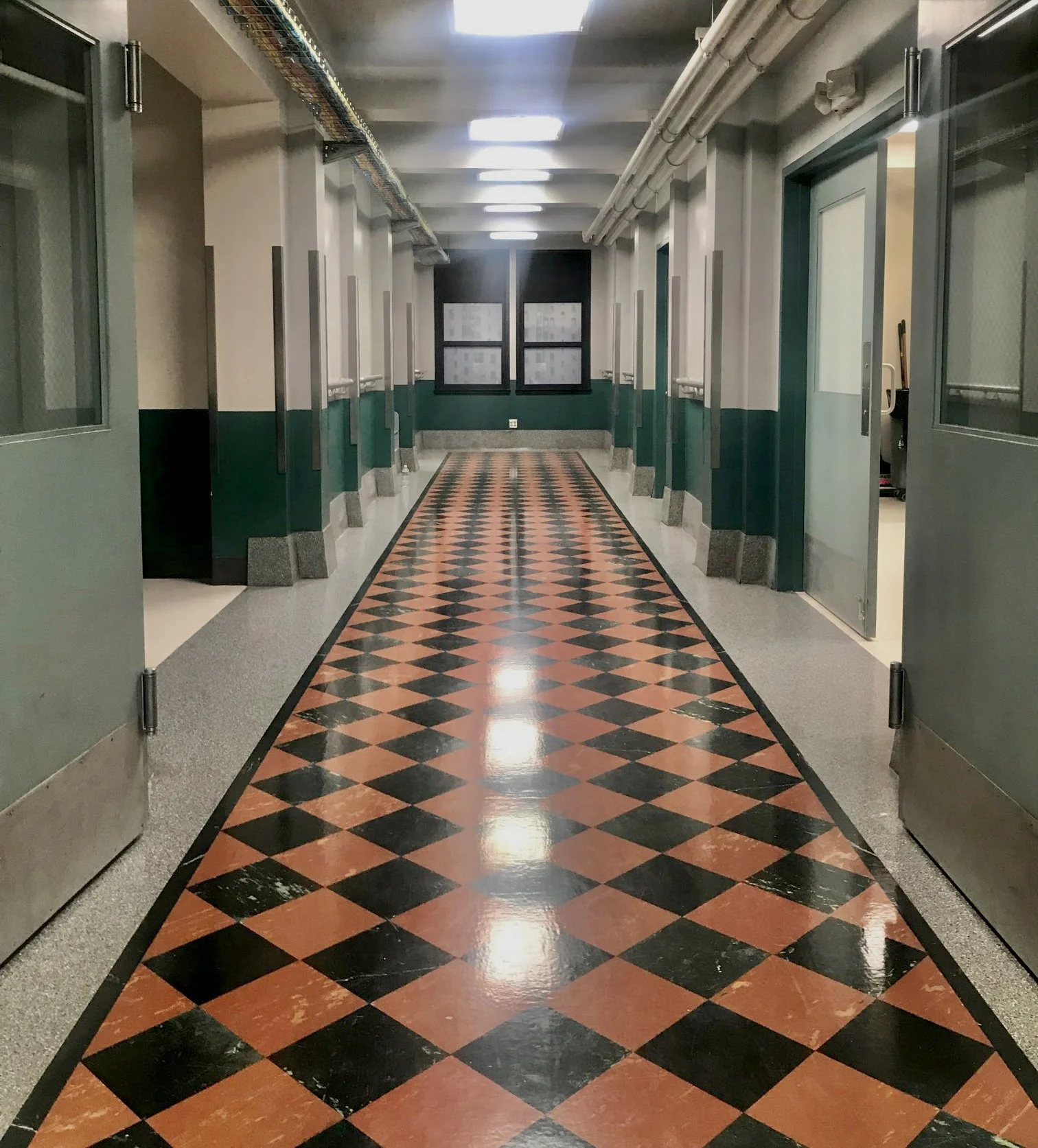 New Amsterdam S4, 2nd floor Hospital Hallway