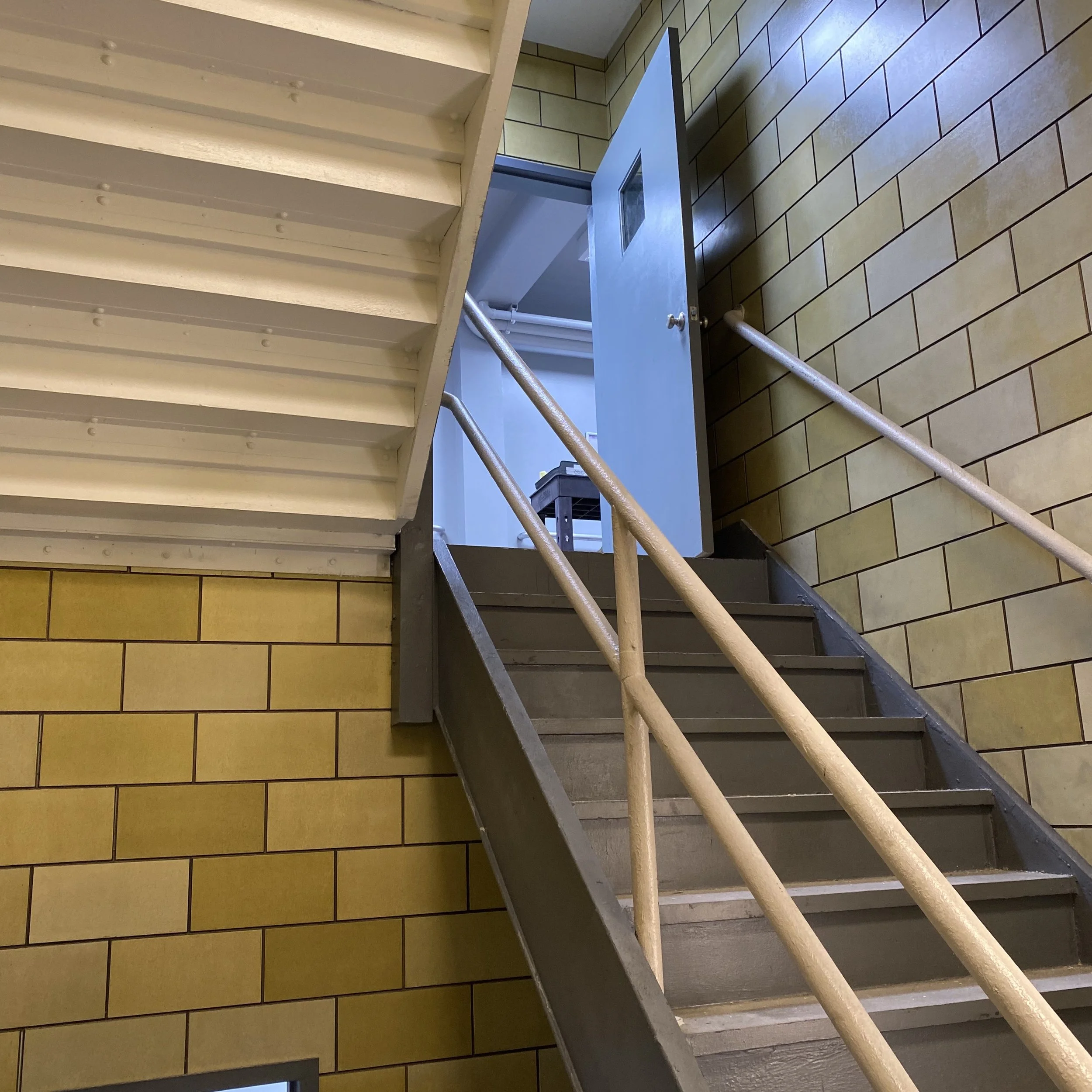 New Amsterdam S3-S5- 2-level Hospital set, stairwell