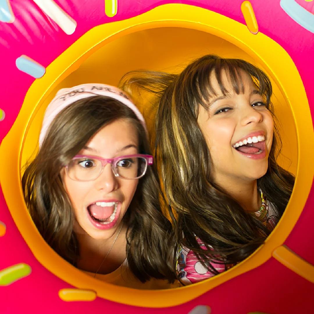 SOCIAL_GAME_GIRLS_PHOTOBOOTH_04.jpg