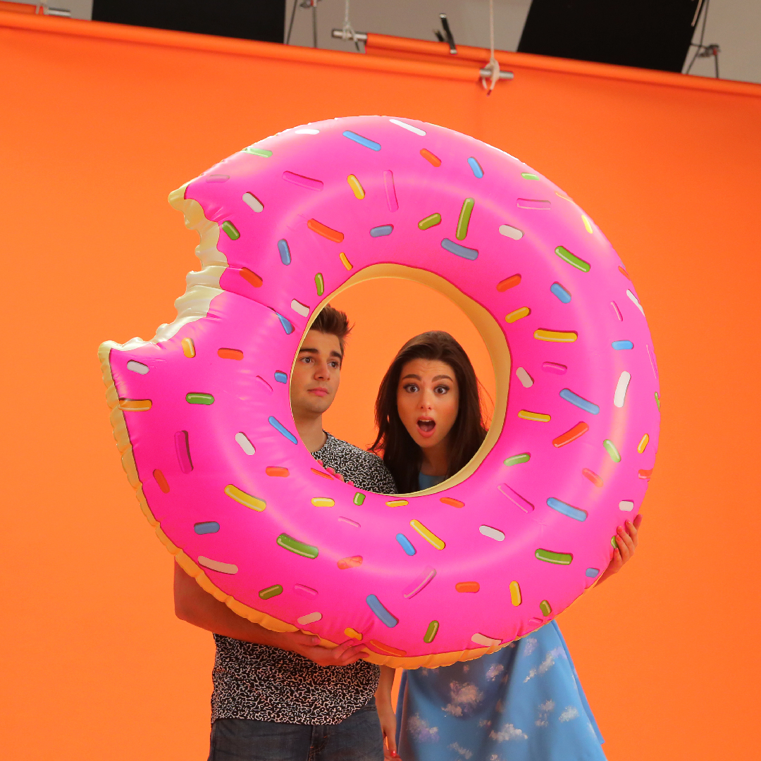 SOCIAL_THUNDER_GRIFFO_KIRA_DONUT_01.jpg