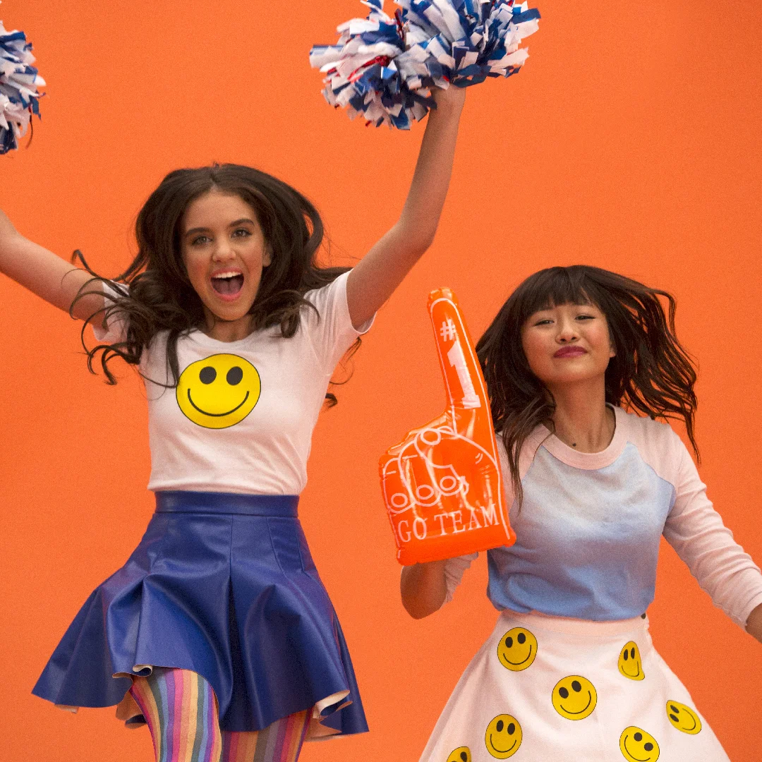 SOCIAL_BELLA_HALEY_LIL_CHEER_01.jpg