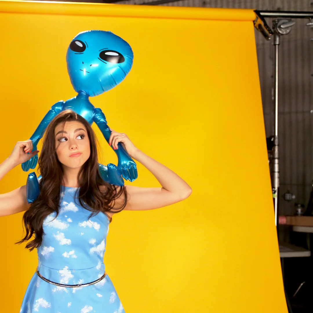 SOCIAL_THUNDER_KIRA_ALIEN_02.jpg
