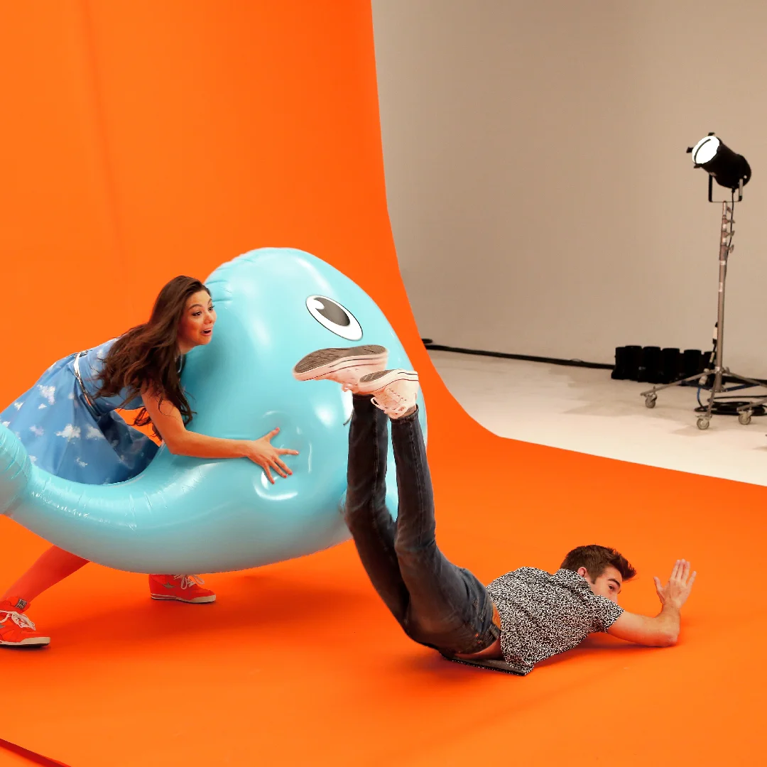 SOCIAL_THUNDER_GRIFFO_KIRA_WHALE_01.jpg