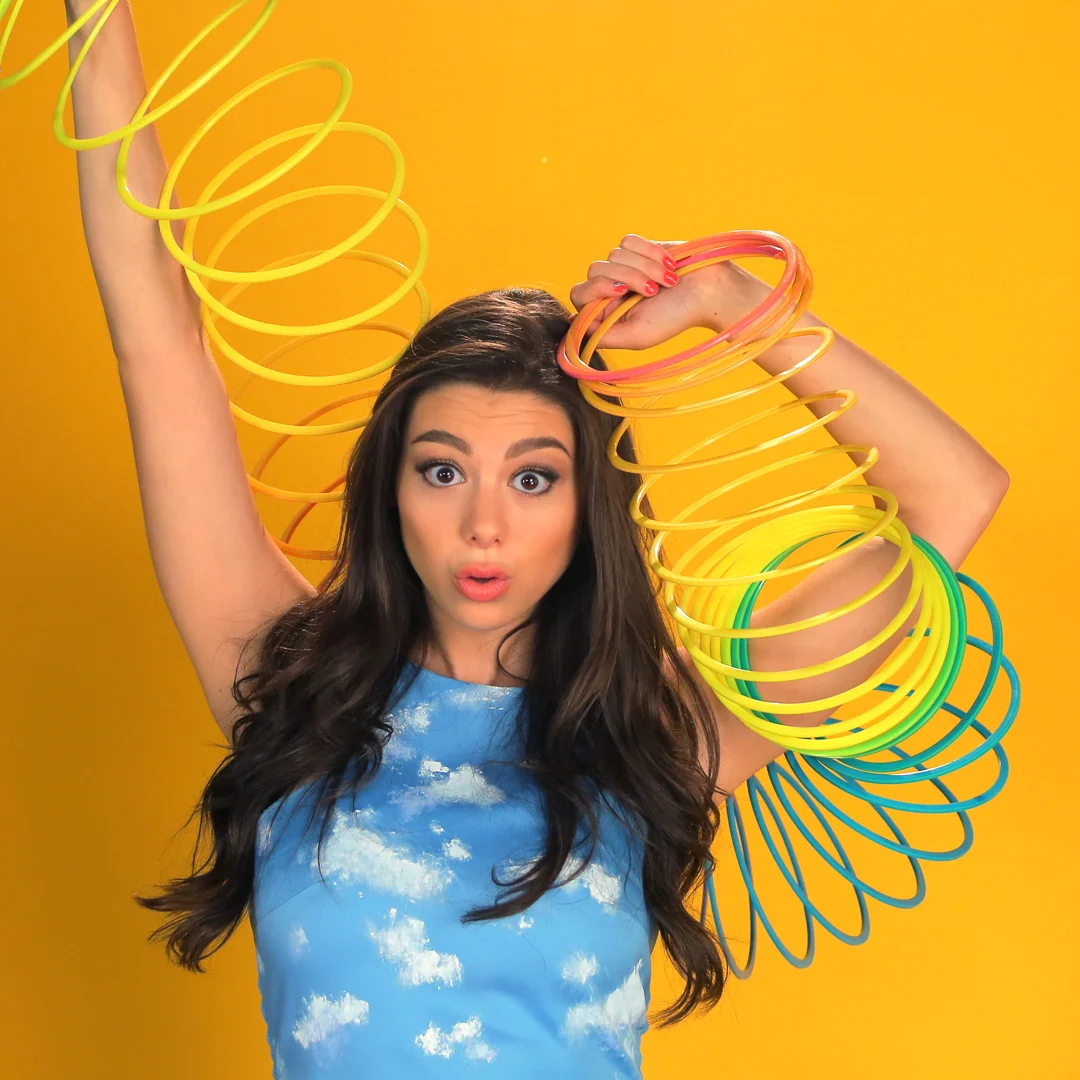 SOCIAL_THUNDER_KIRA_SLINKY_02.jpg
