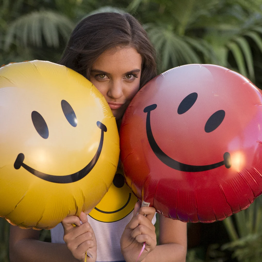 SOCIAL_BELLA_LILIMAR_SMILEY.jpg