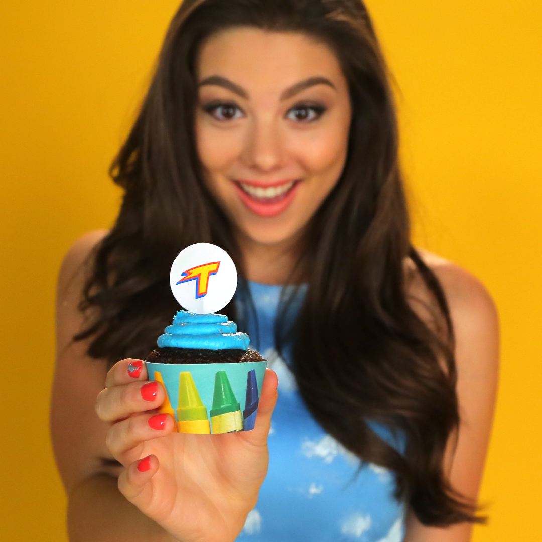 SOCIAL_THUNDER_KIRA_CUPCAKE_03.jpg