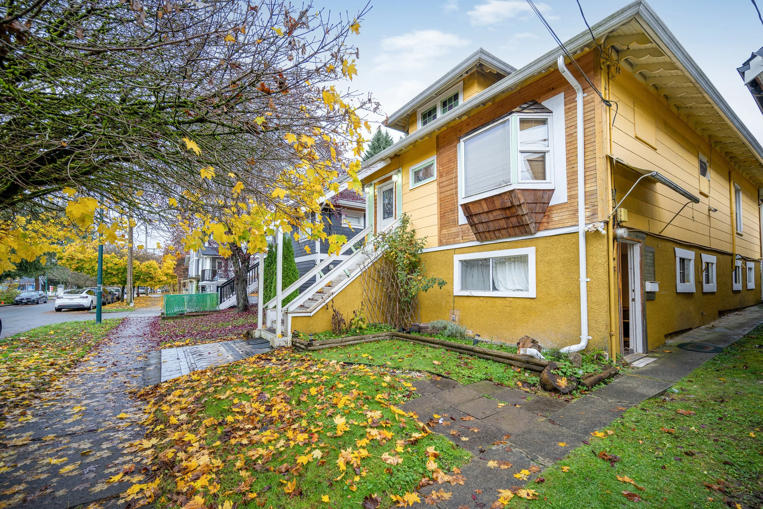 3838 Inverness St_02 remove sign.jpg