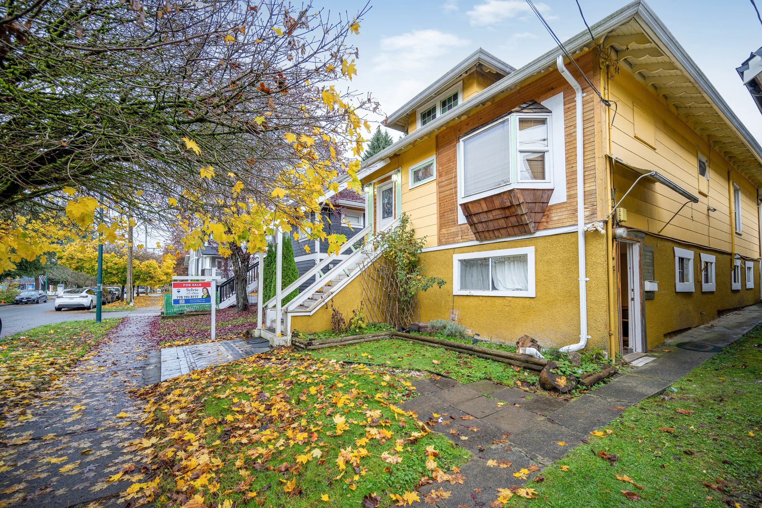 3838 Inverness St_02.jpg