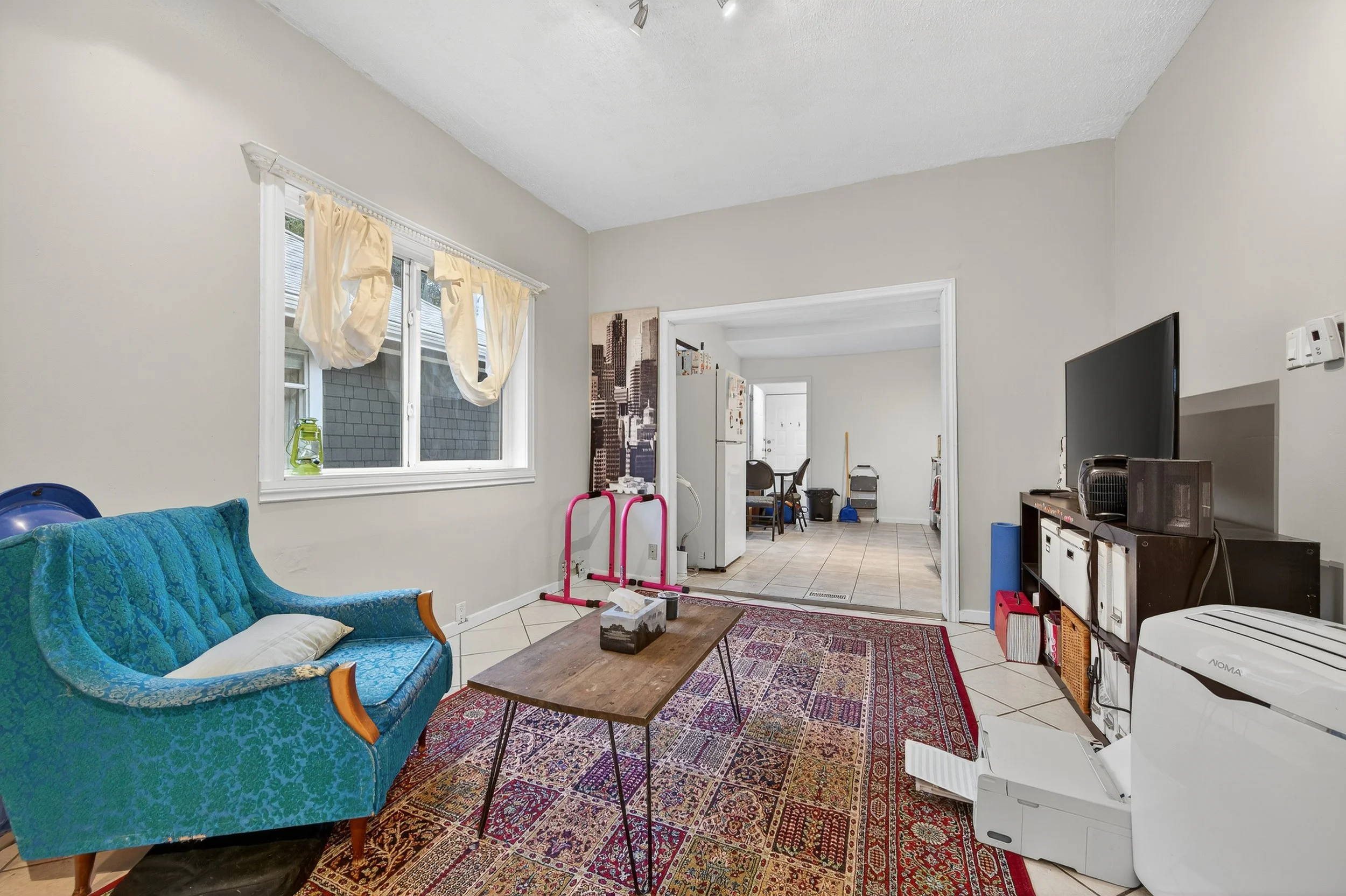 3838 Inverness St_03.jpg