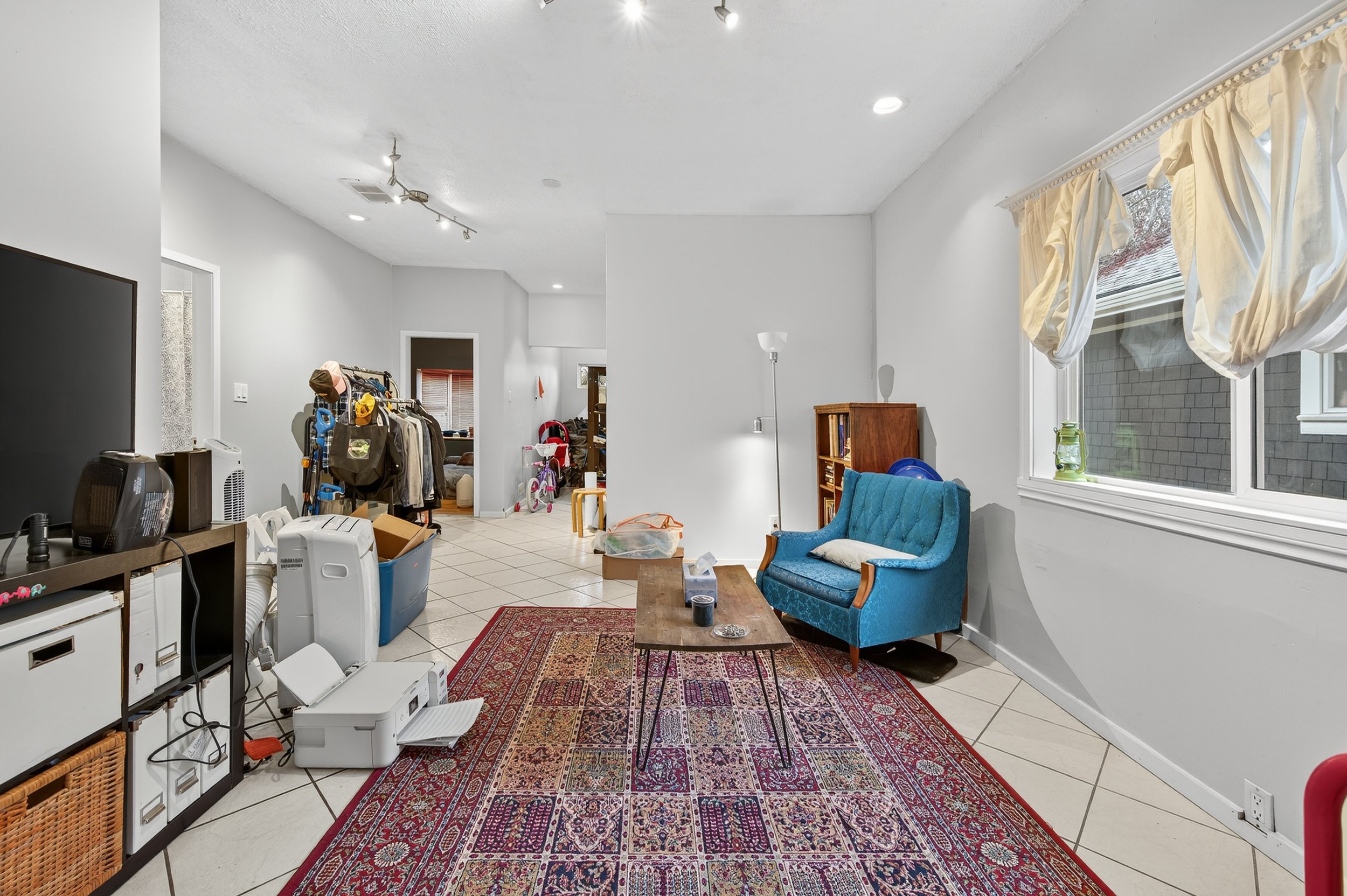 3838 Inverness St_04.jpg