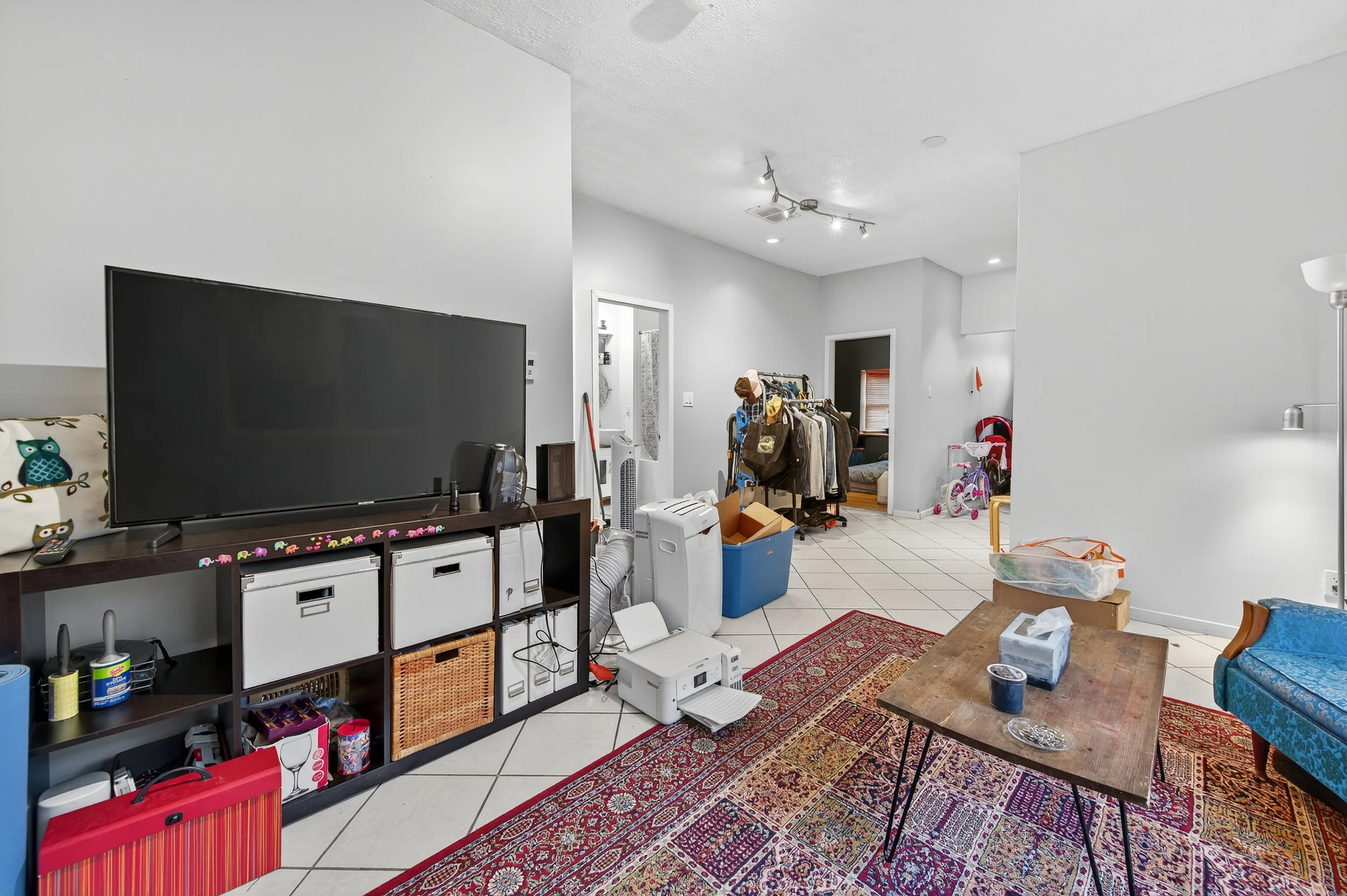 3838 Inverness St_06.jpg