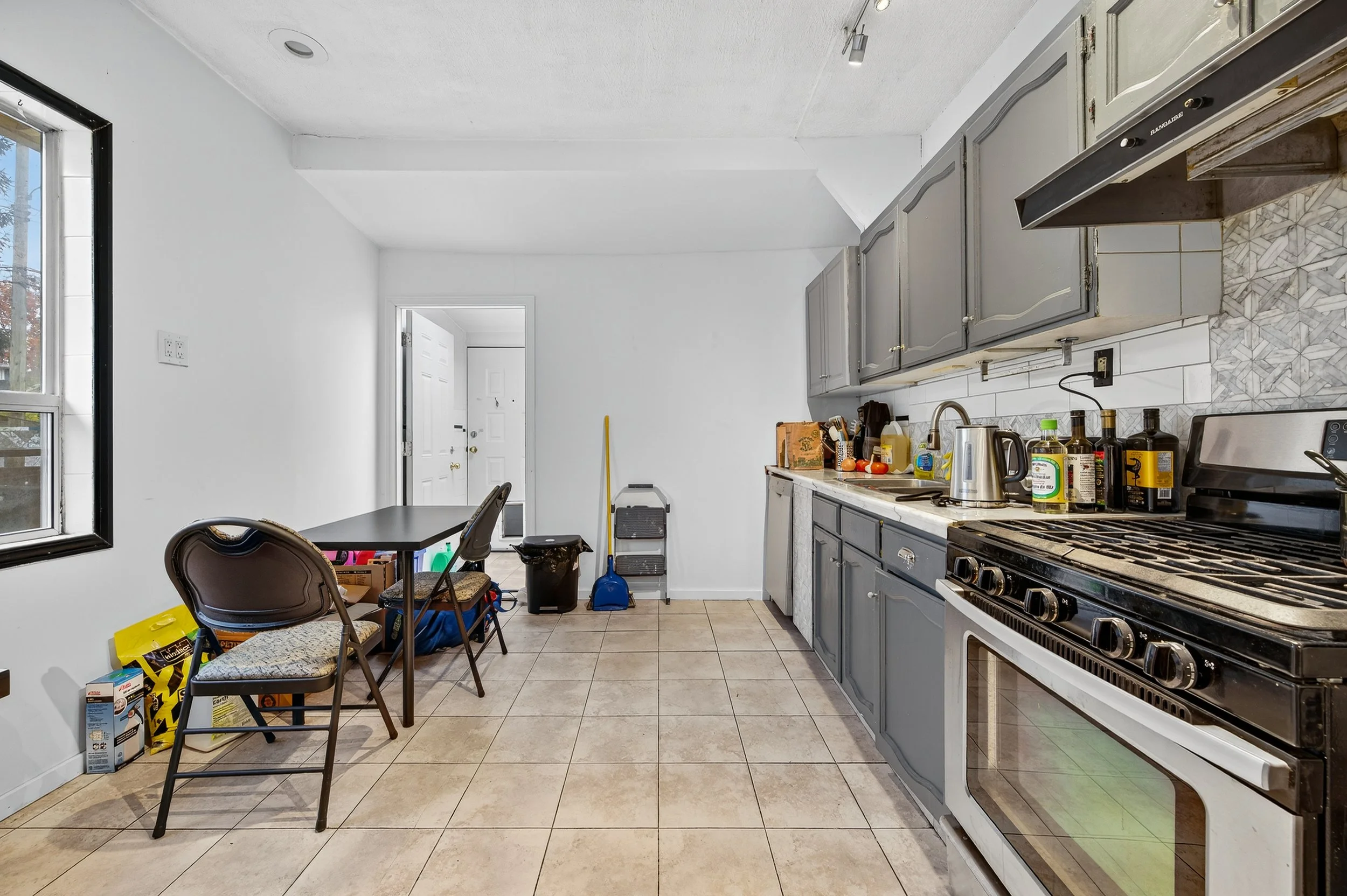 3838 Inverness St_08.jpg