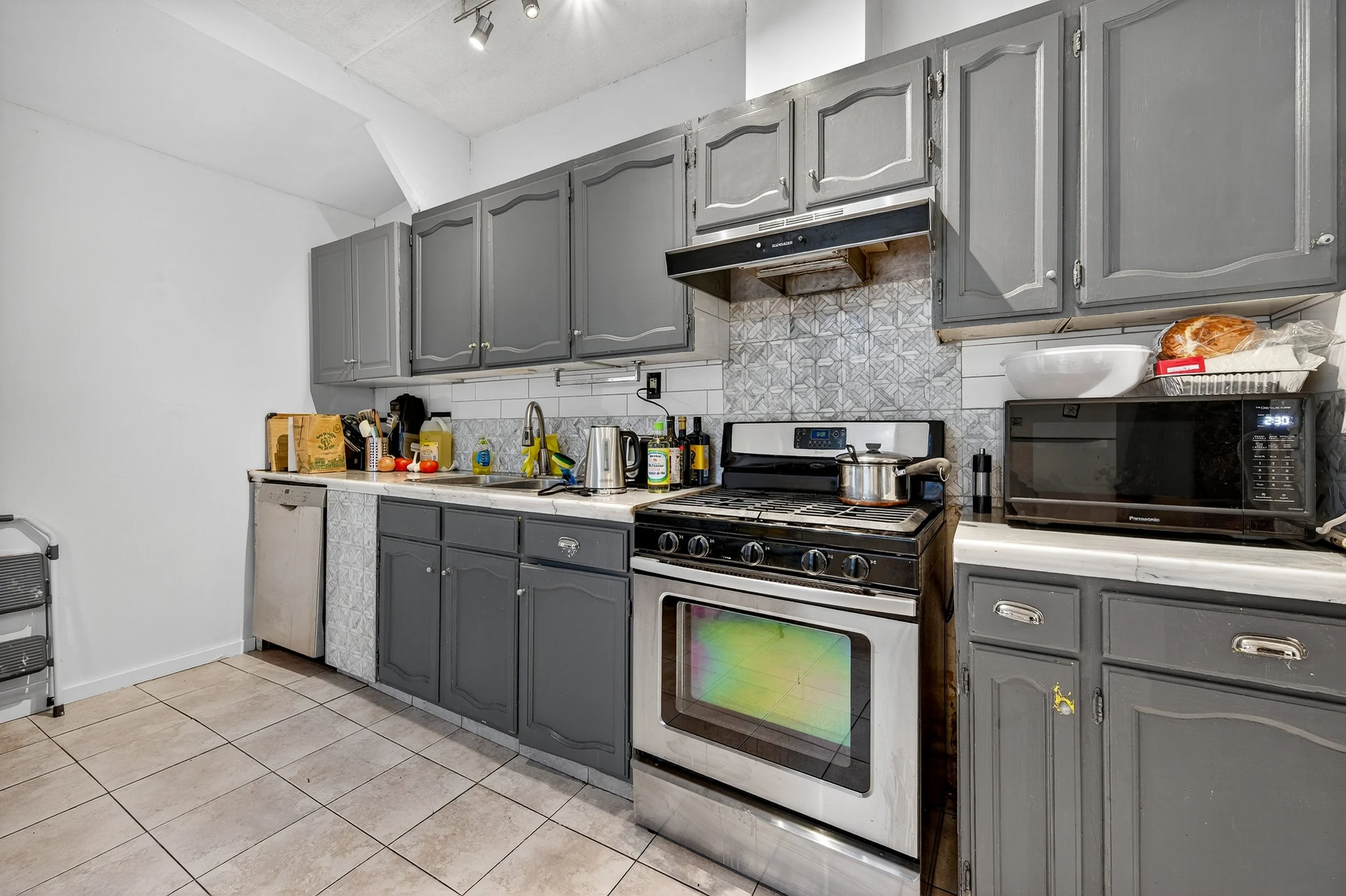 3838 Inverness St_09.jpg