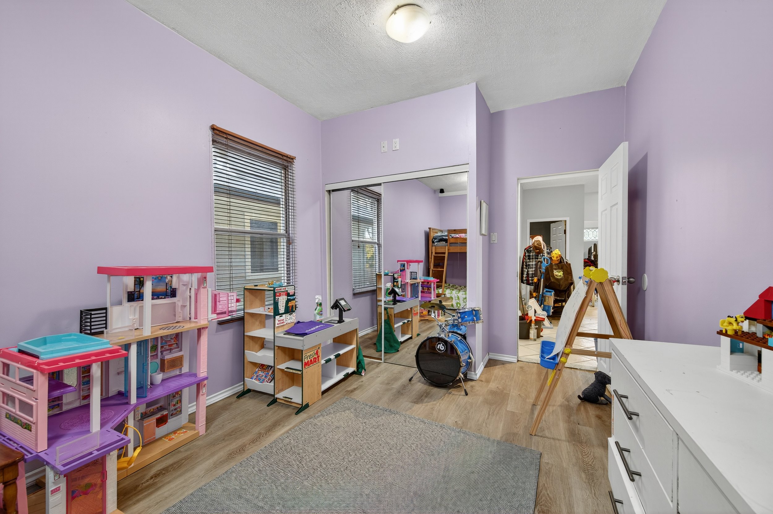 3838 Inverness St_13.jpg