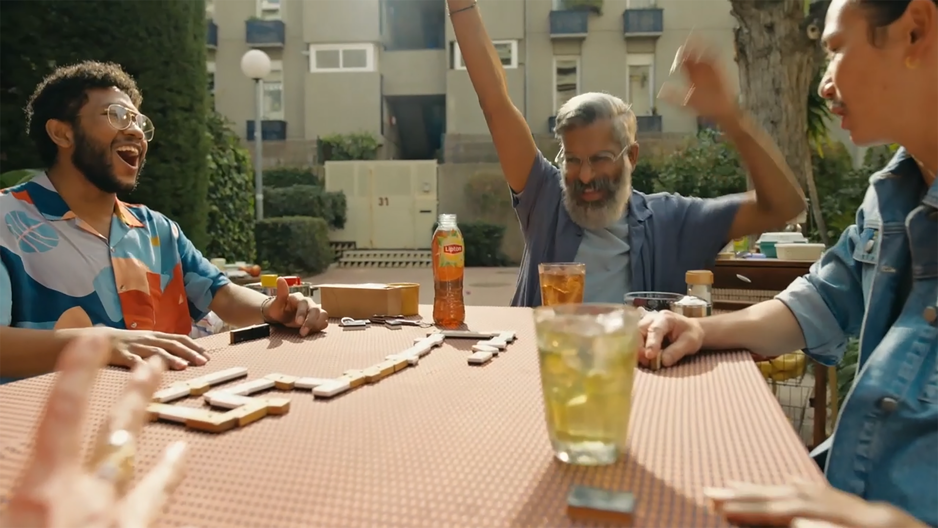 Lipton_Dominos.png