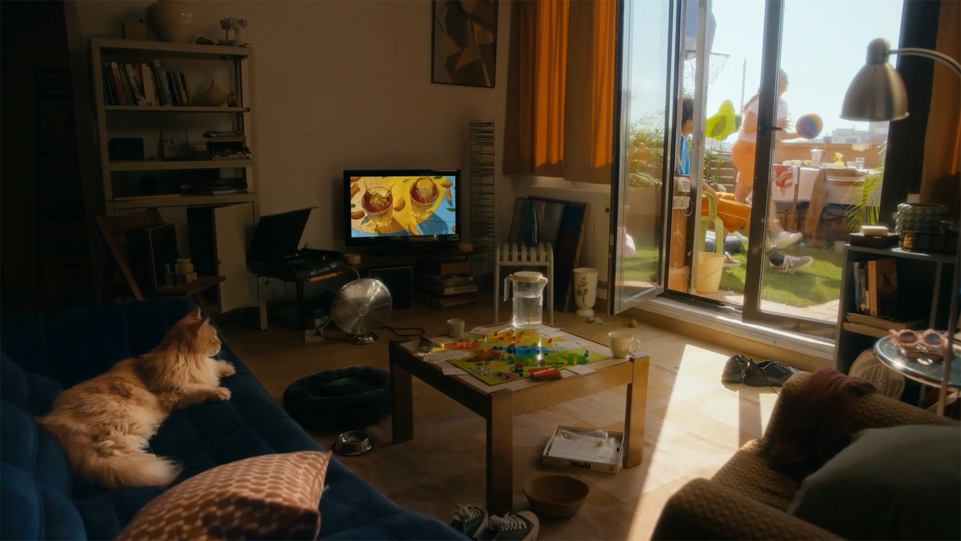 Lipton_OutsideNotWatching.png