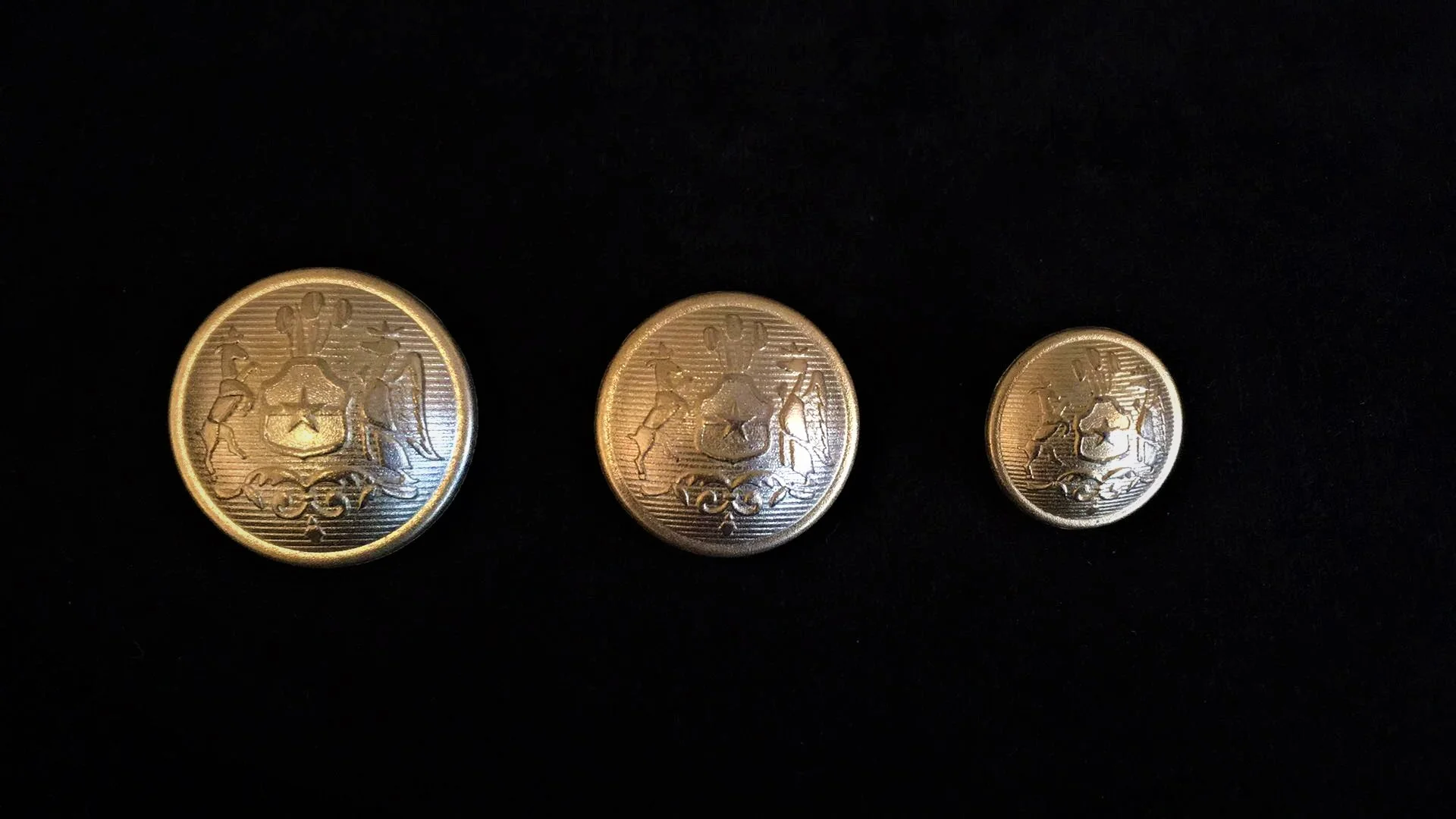 Boutons style militaire en métal