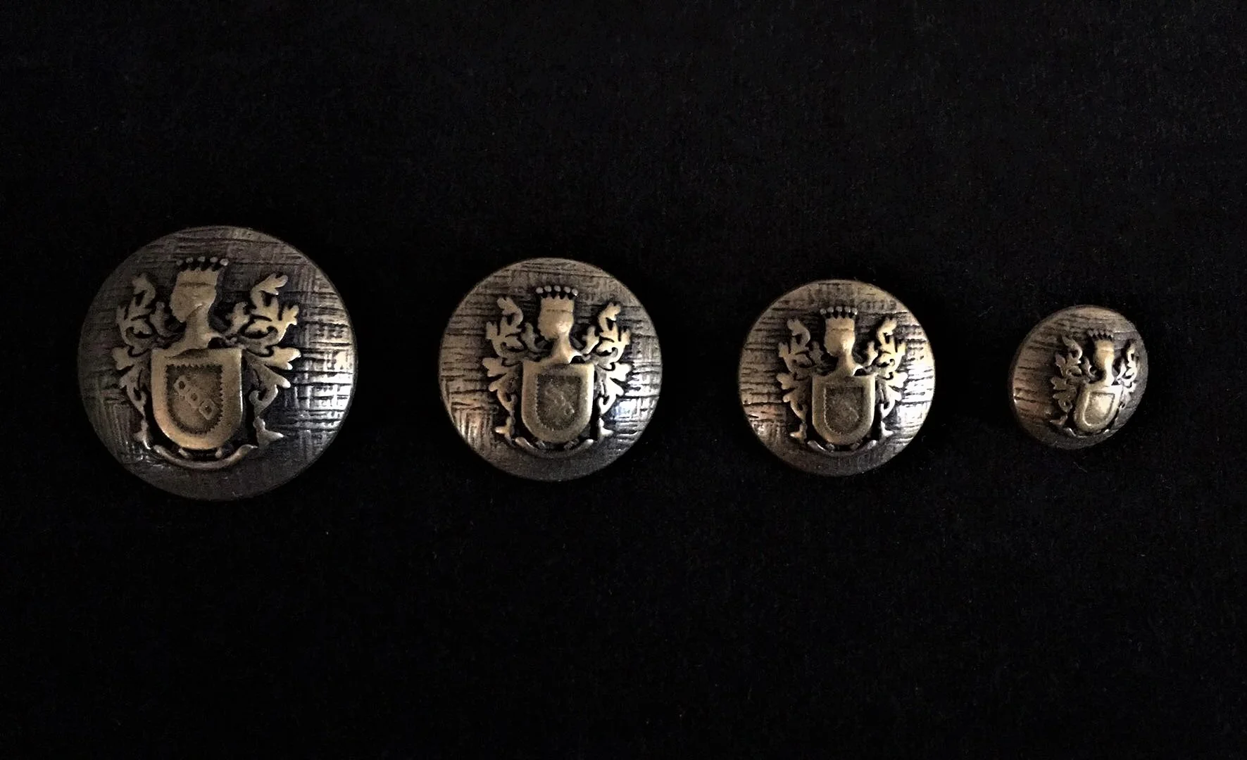 Boutons style militaire en métal