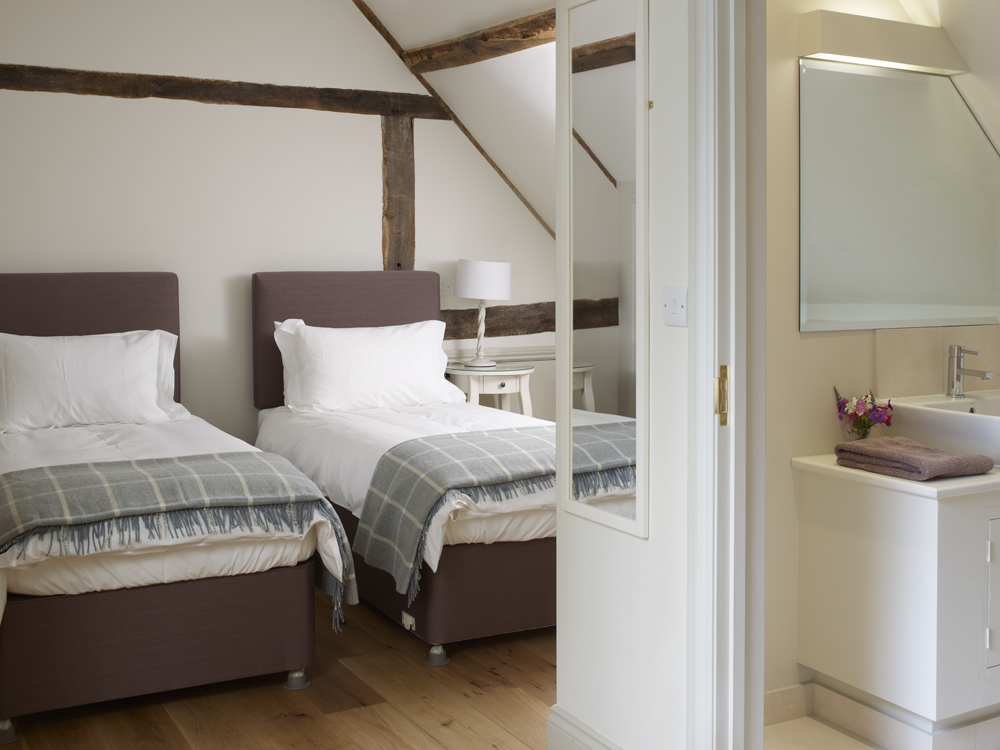 The Manor House 90521 1.jpg