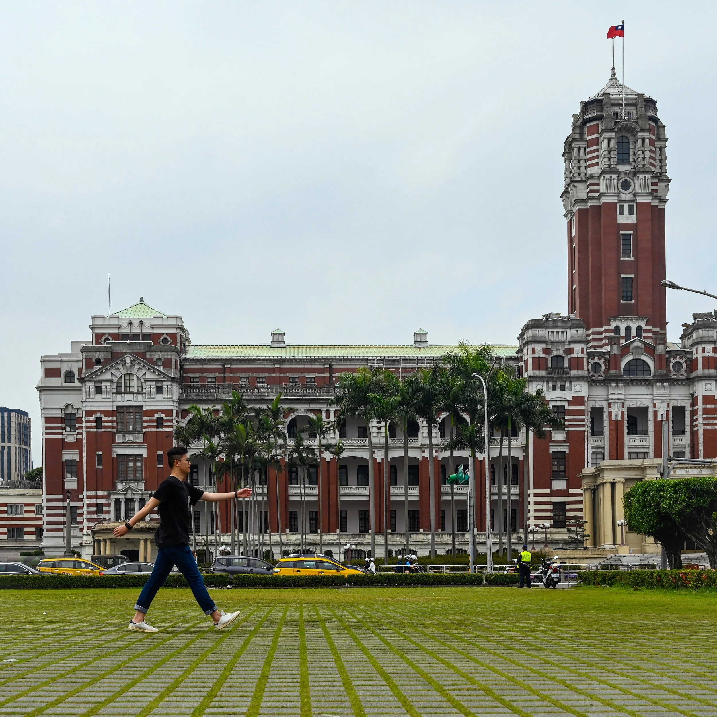 WalkingThrough the Taiwan Presidential Palace