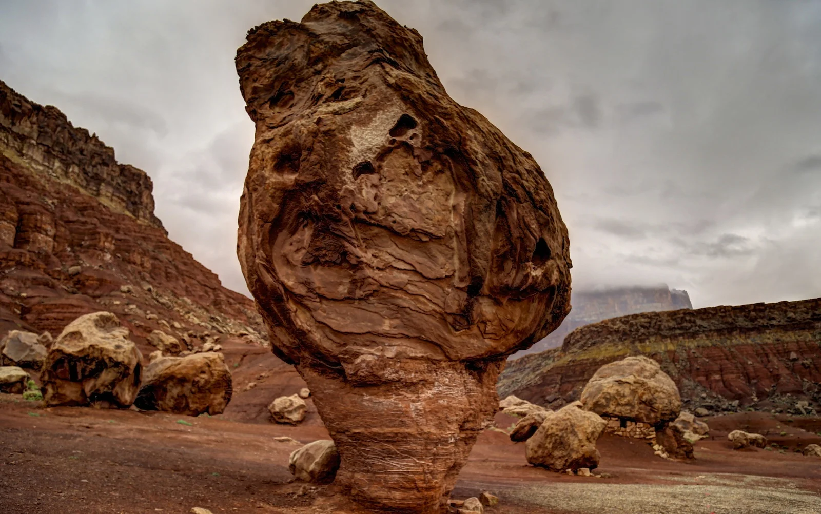 gc 35 - rock formations in the Painted Desert on the ride back to Flagstaff.jpg
