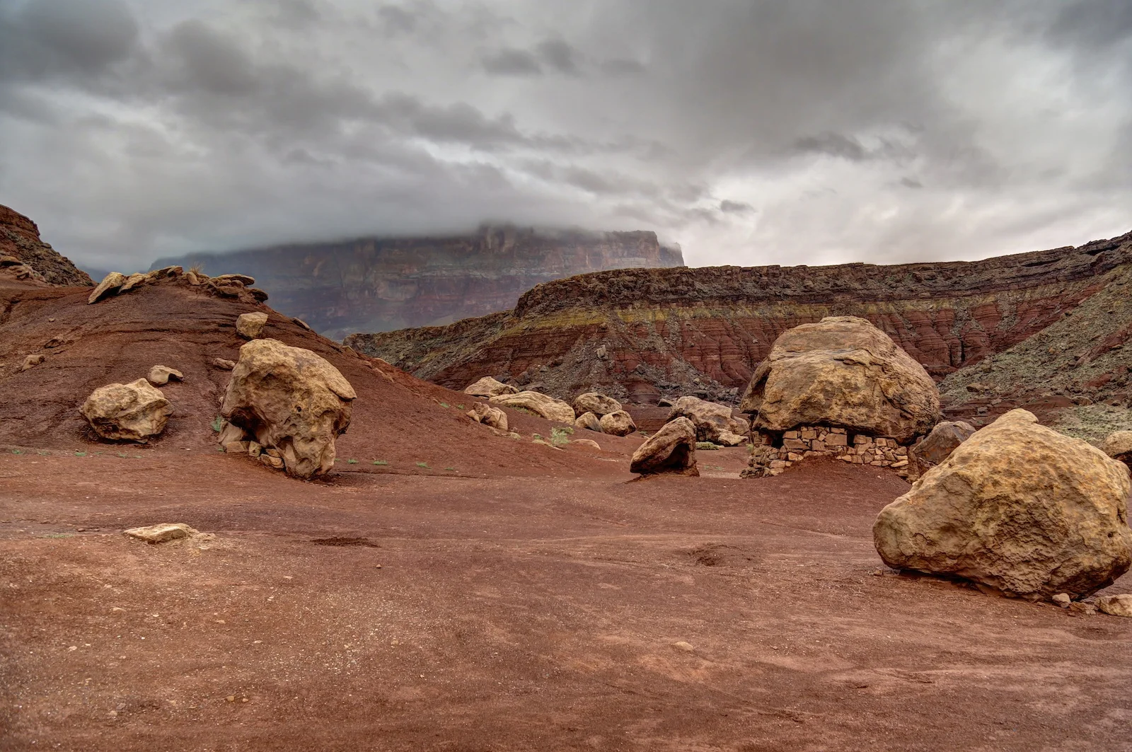 gc 36 - rock formations on the ride back to Flagstaff.jpg