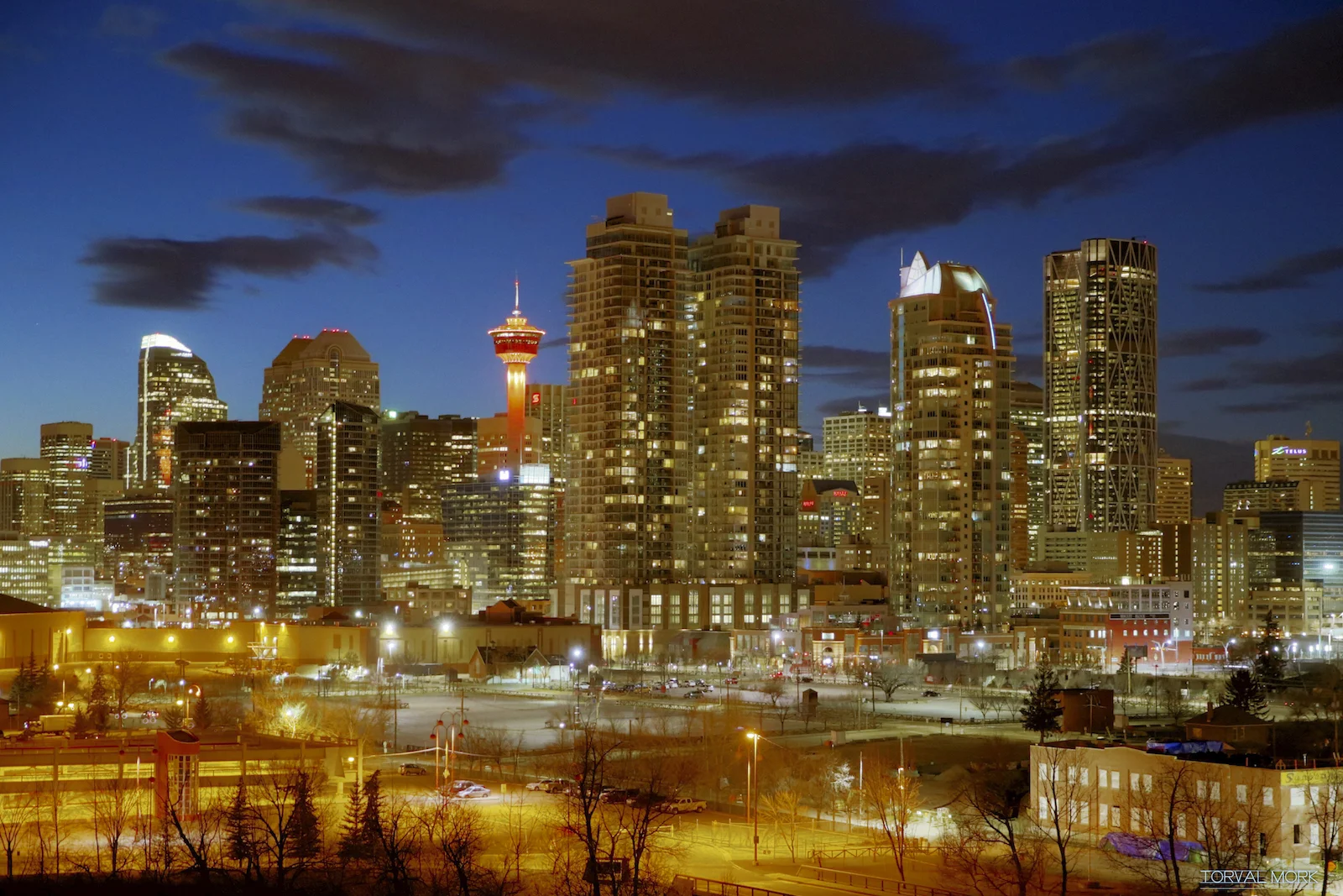 2016 1113 Calgary Moon-3.JPG