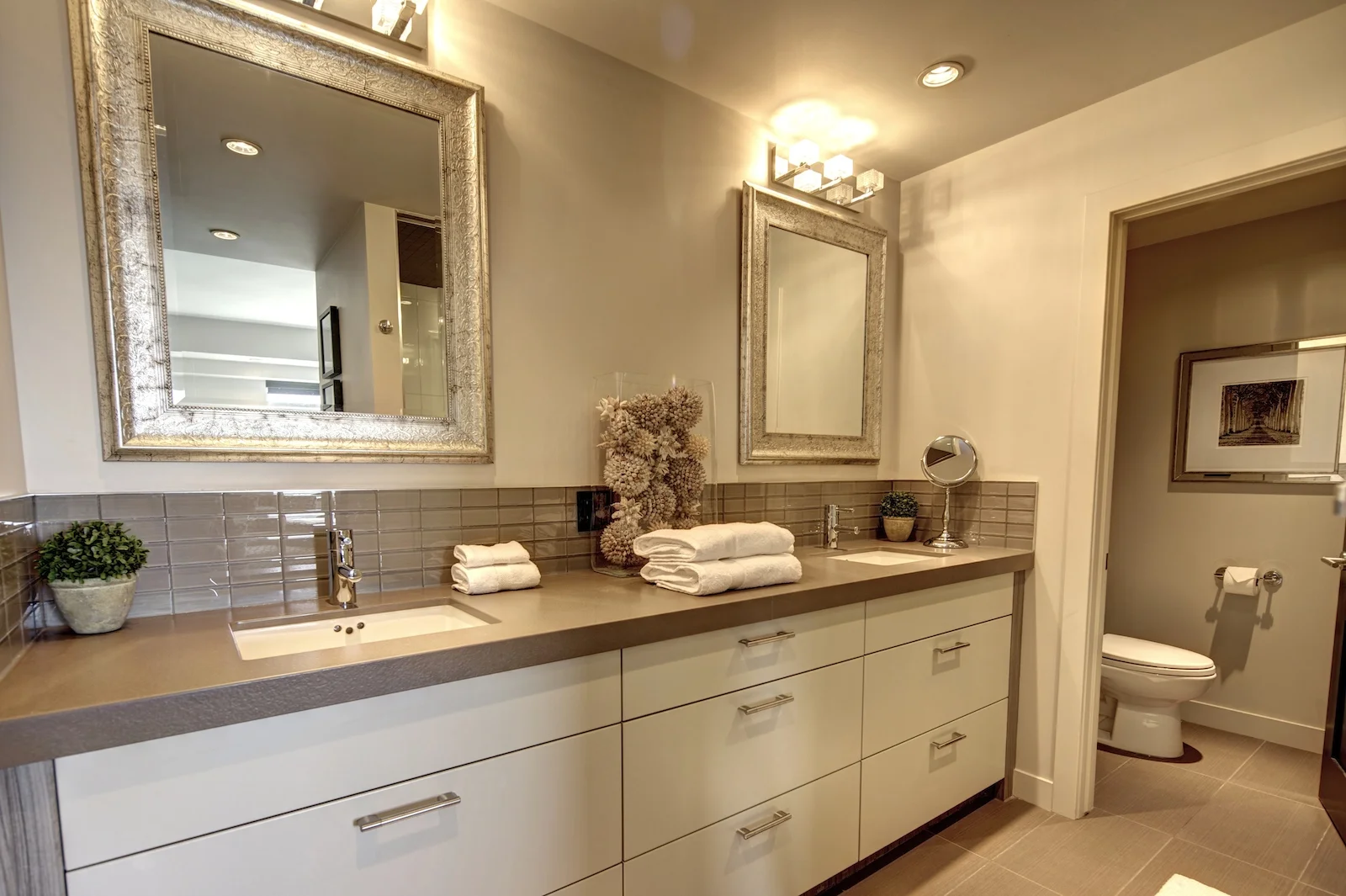 2014 2110 ENSUITE 1.jpg