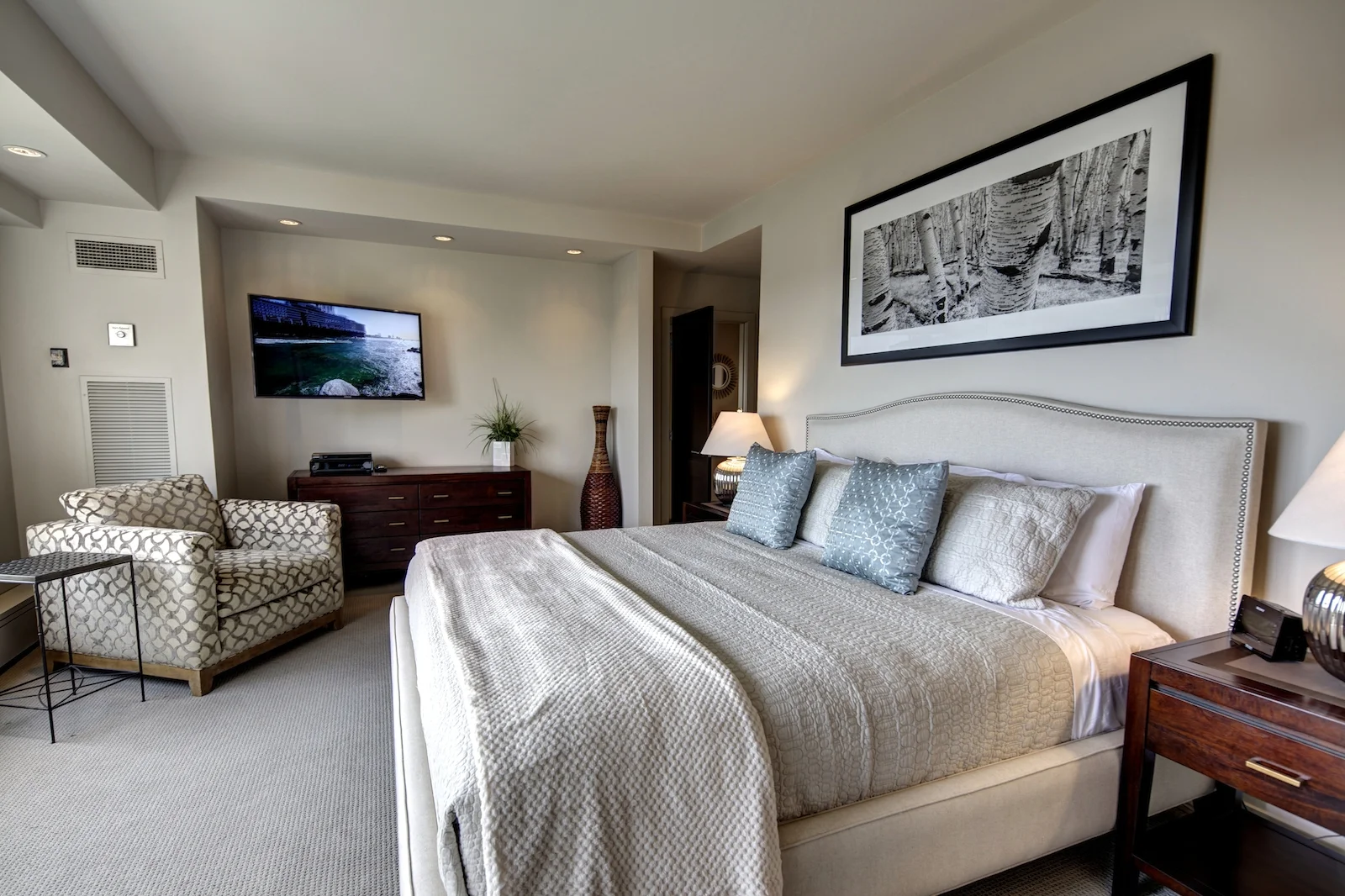 2014 2110 MASTER BED 5.jpg