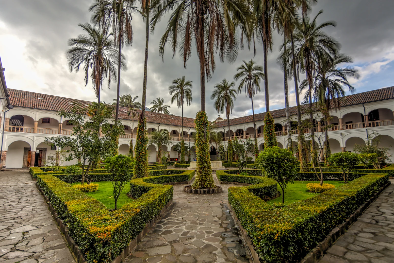 GALAPAGOS QUITO URBAN-64.JPG