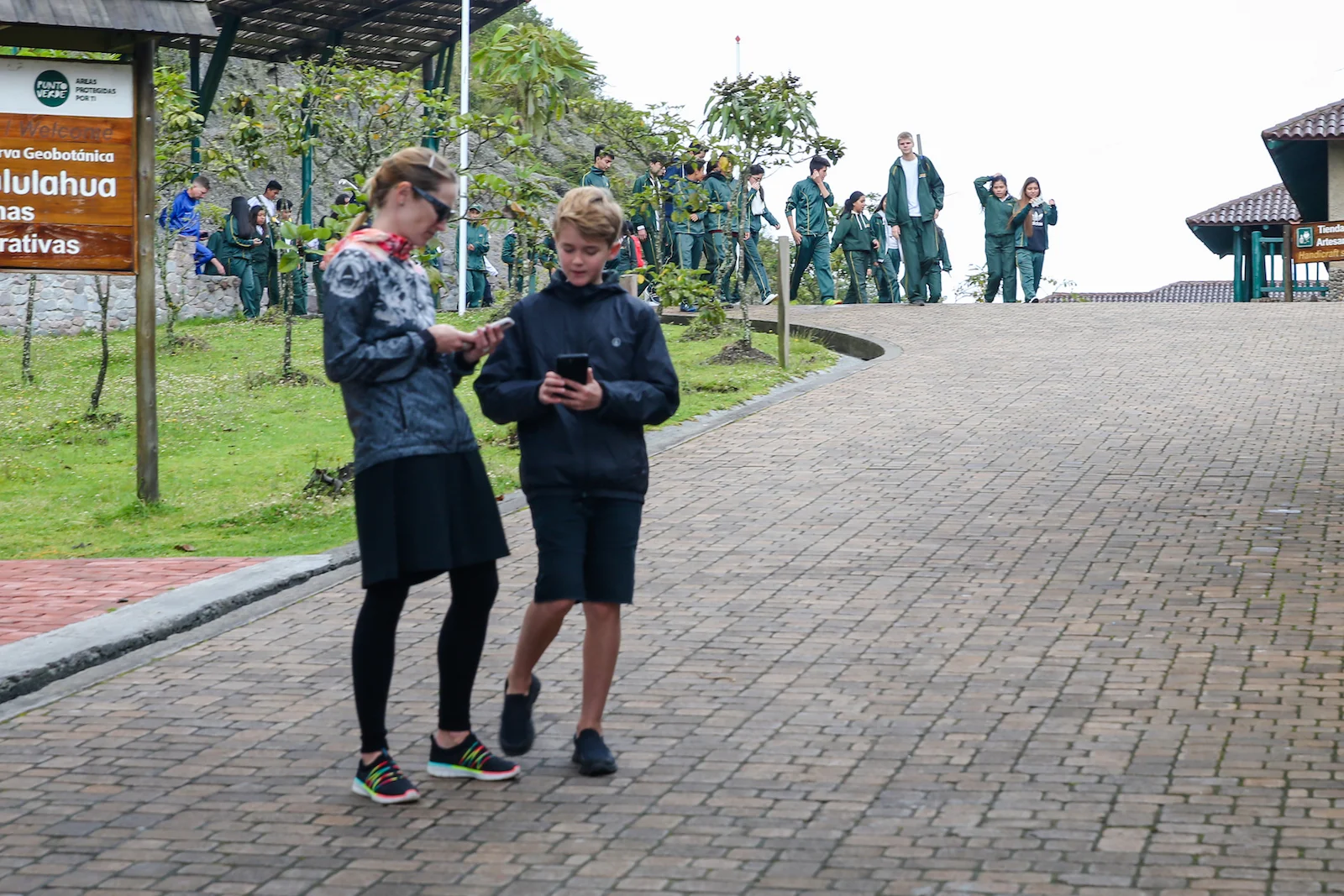 GALAPAGOS FAMILY-95.JPG