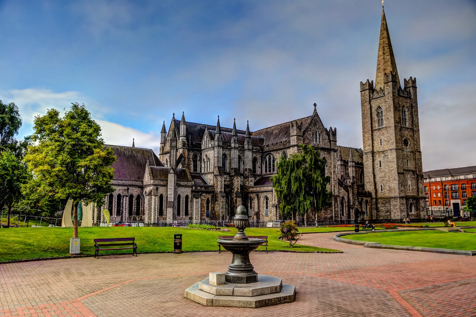 2019 EUROPE - DUBLIN-12.JPG