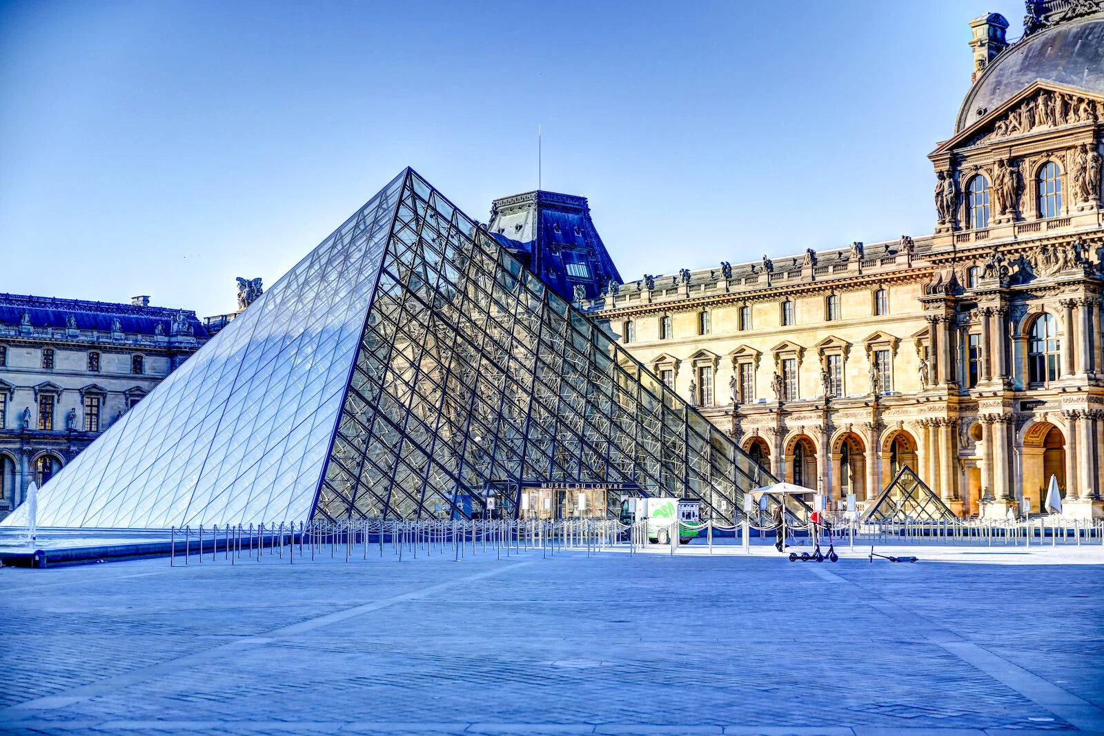 2019 PARIS LOUVRE-2.JPG