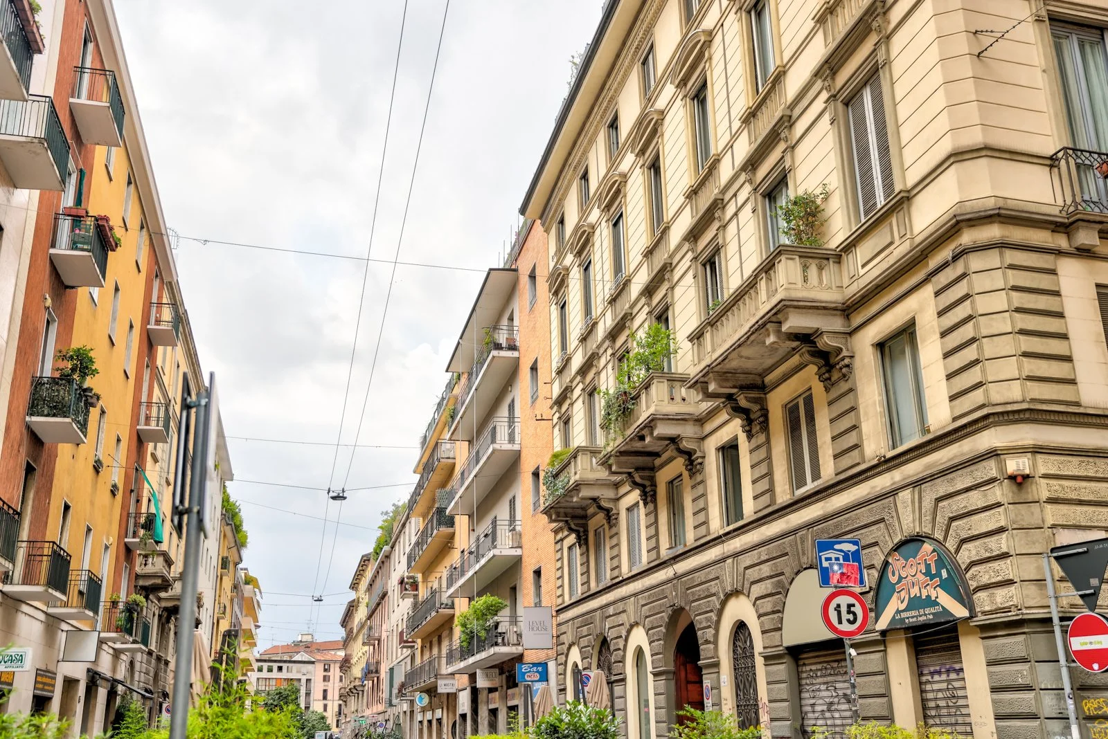 MILAN STREETSCAPES-11.jpg
