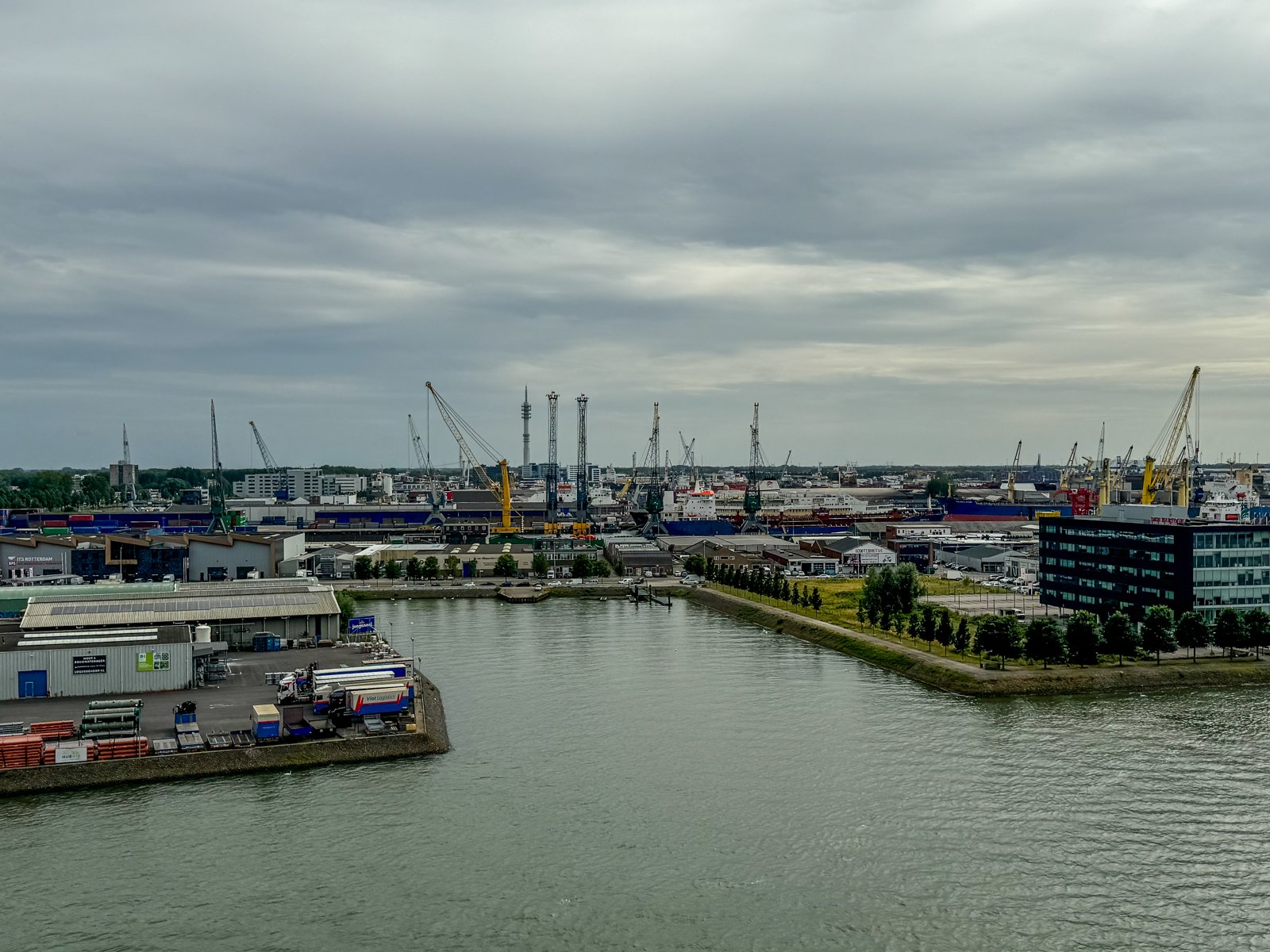 2024 EU ROTTERDAM CITYSCAPES-121.jpg
