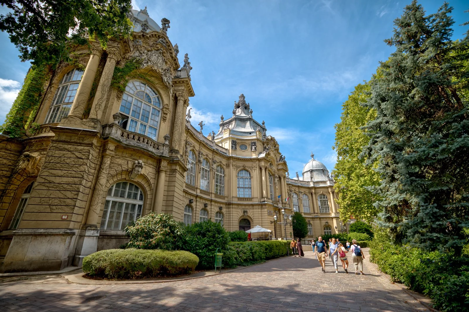 2025 BUDAPEST CITY PARK-32.jpg