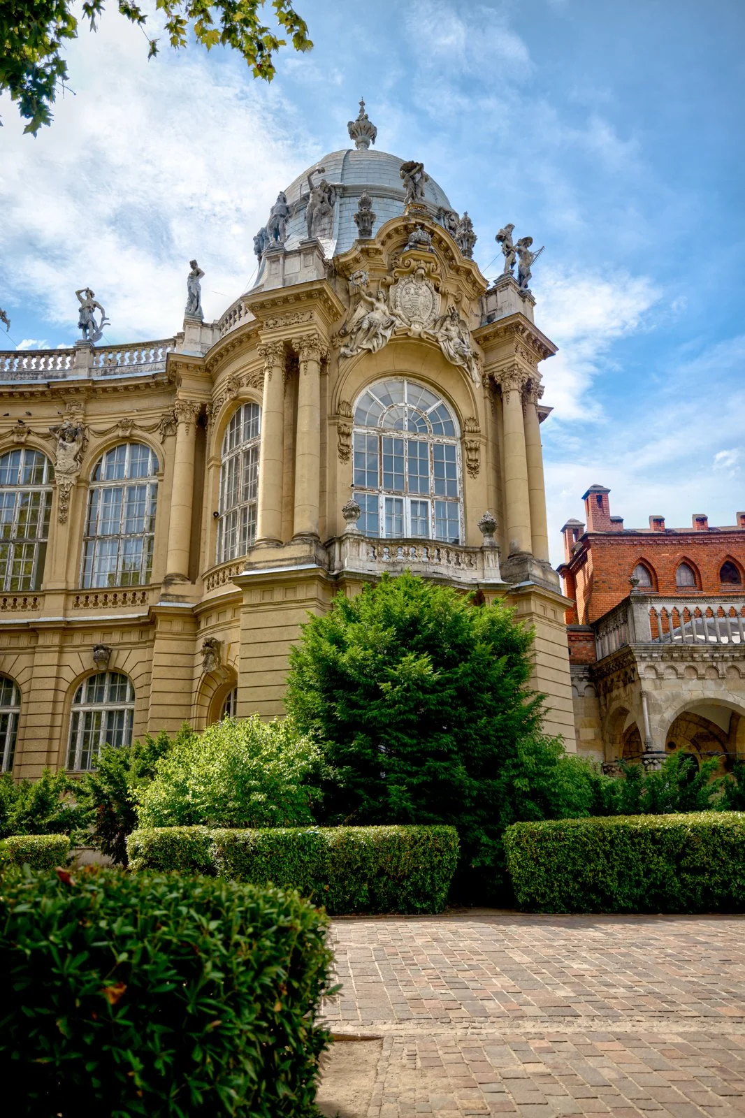 2025 BUDAPEST CITY PARK-35.jpg
