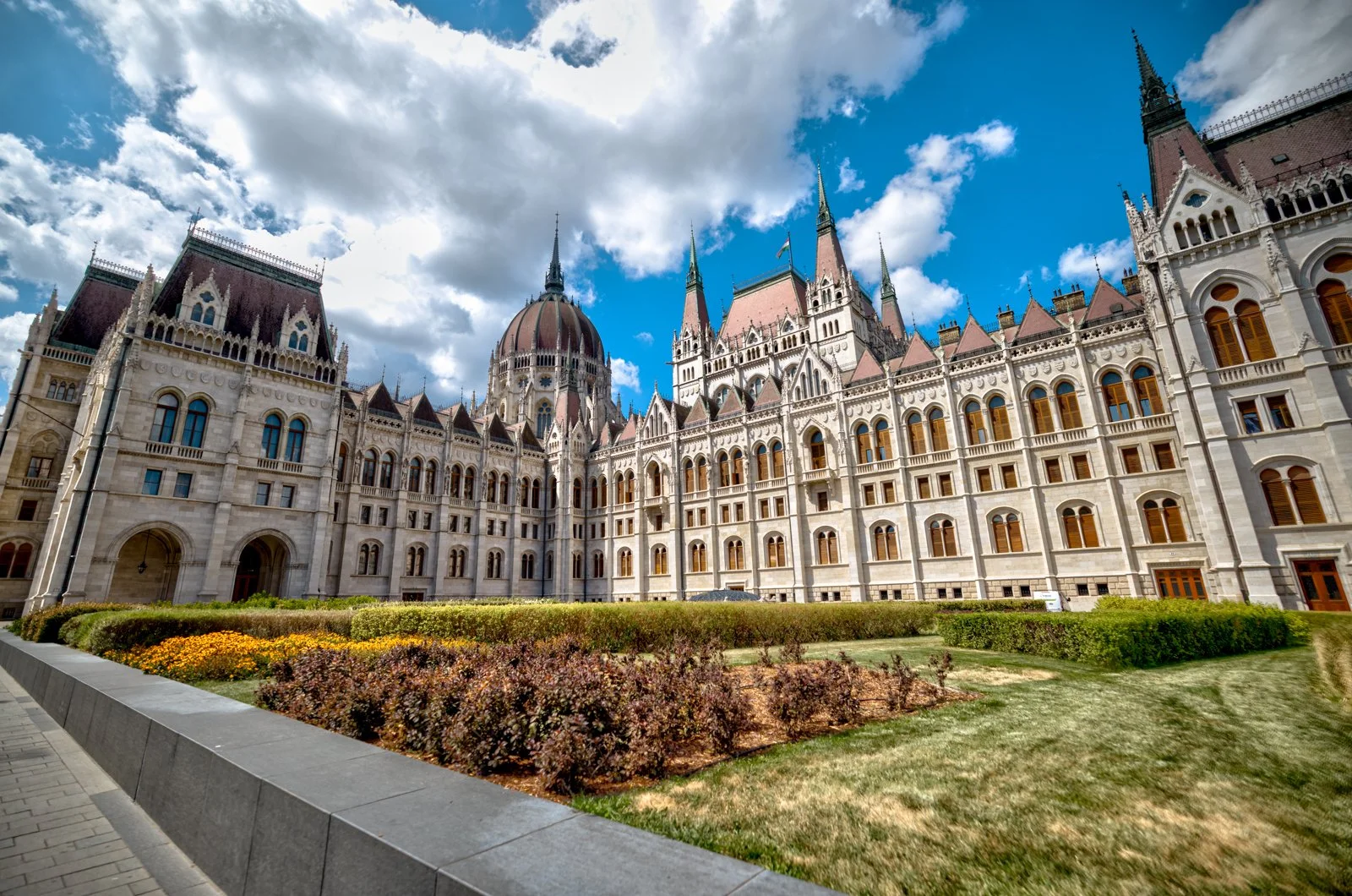 2025 BUDAPEST PARLIAMENT-13.jpg